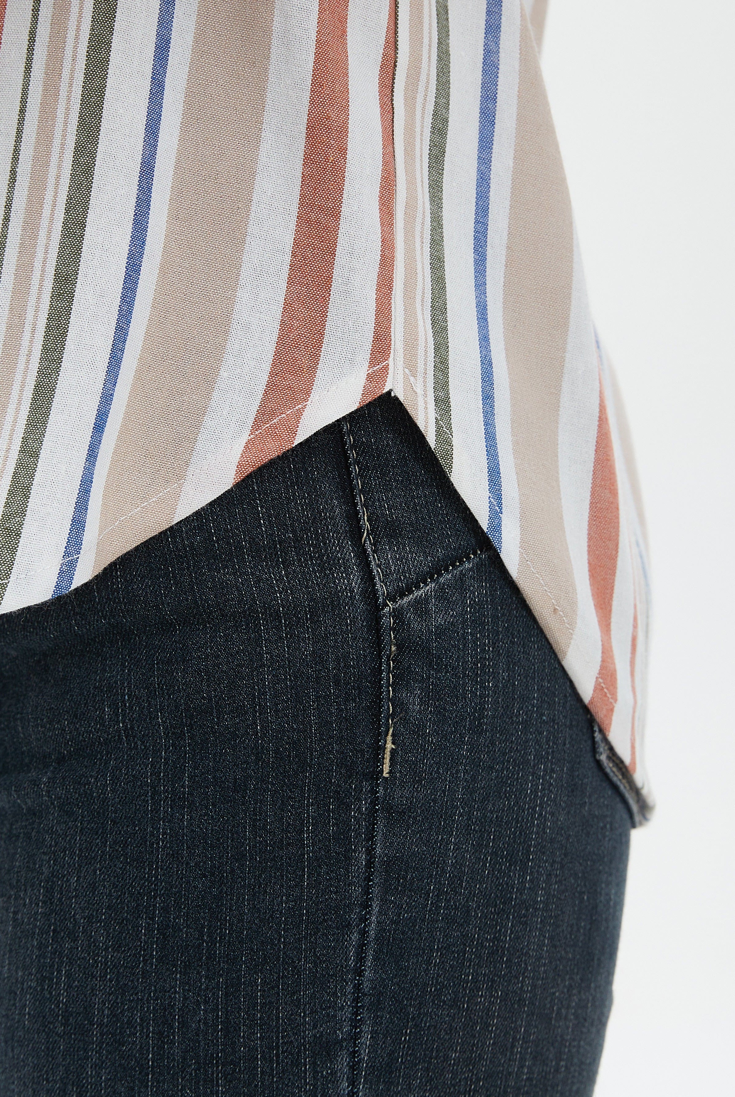 نتشي قميص طويل الأكمام نسائي مخطط