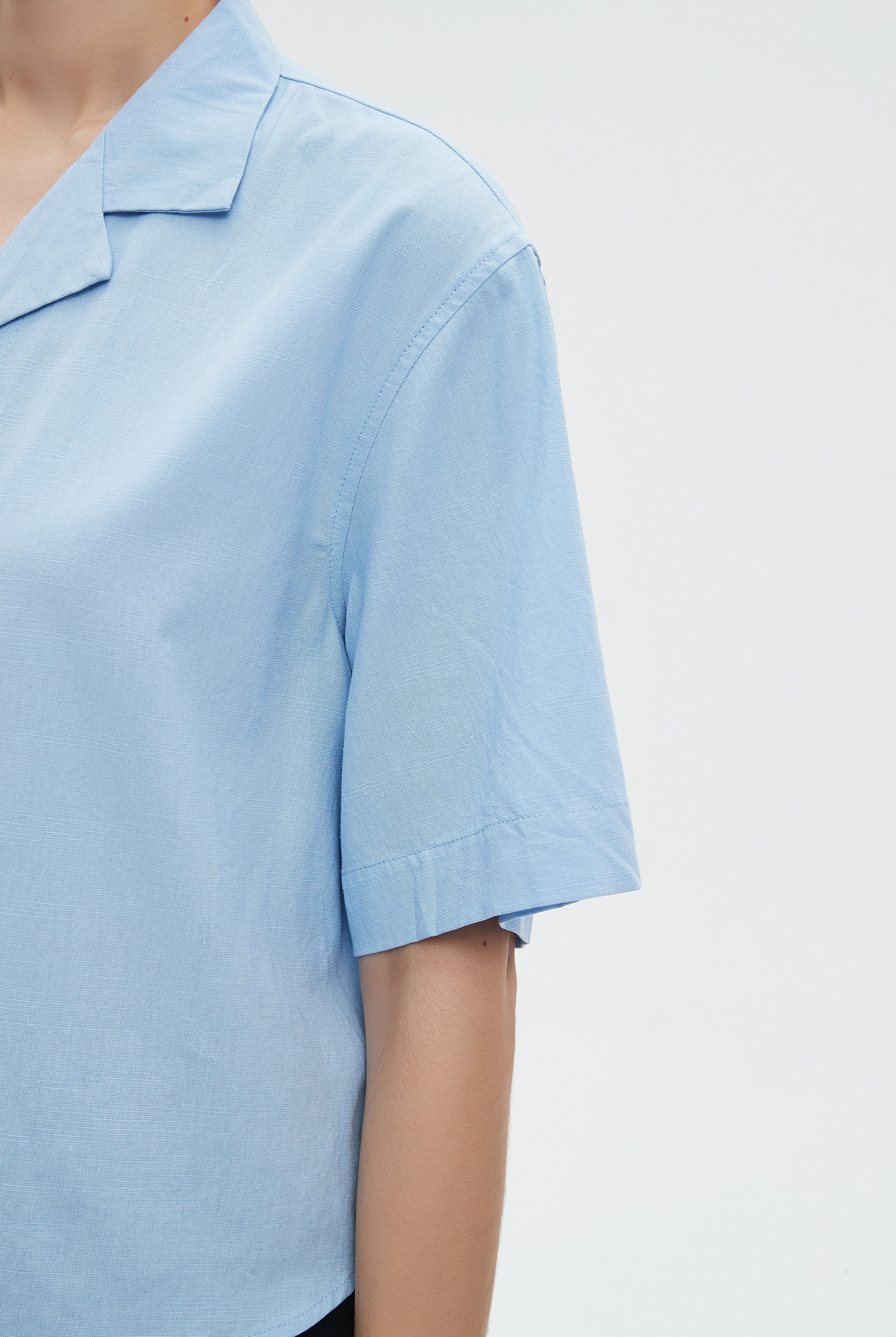 ميكا بلوزة نسائية نص كم ساده بياقة ةأزرار أمامية