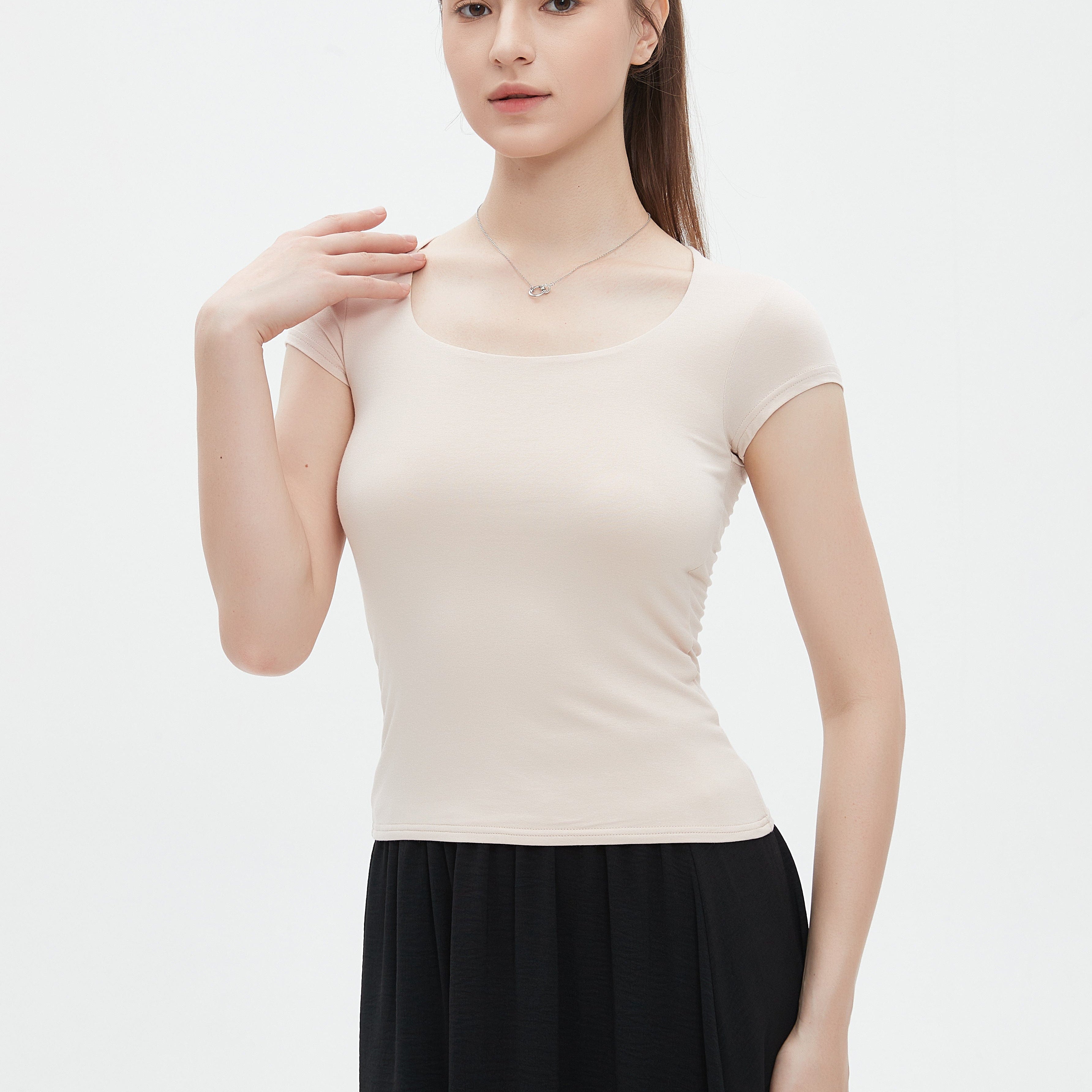 ميكا بلوزة أكمام قصيرة سادة بفتحة صدر واسعة