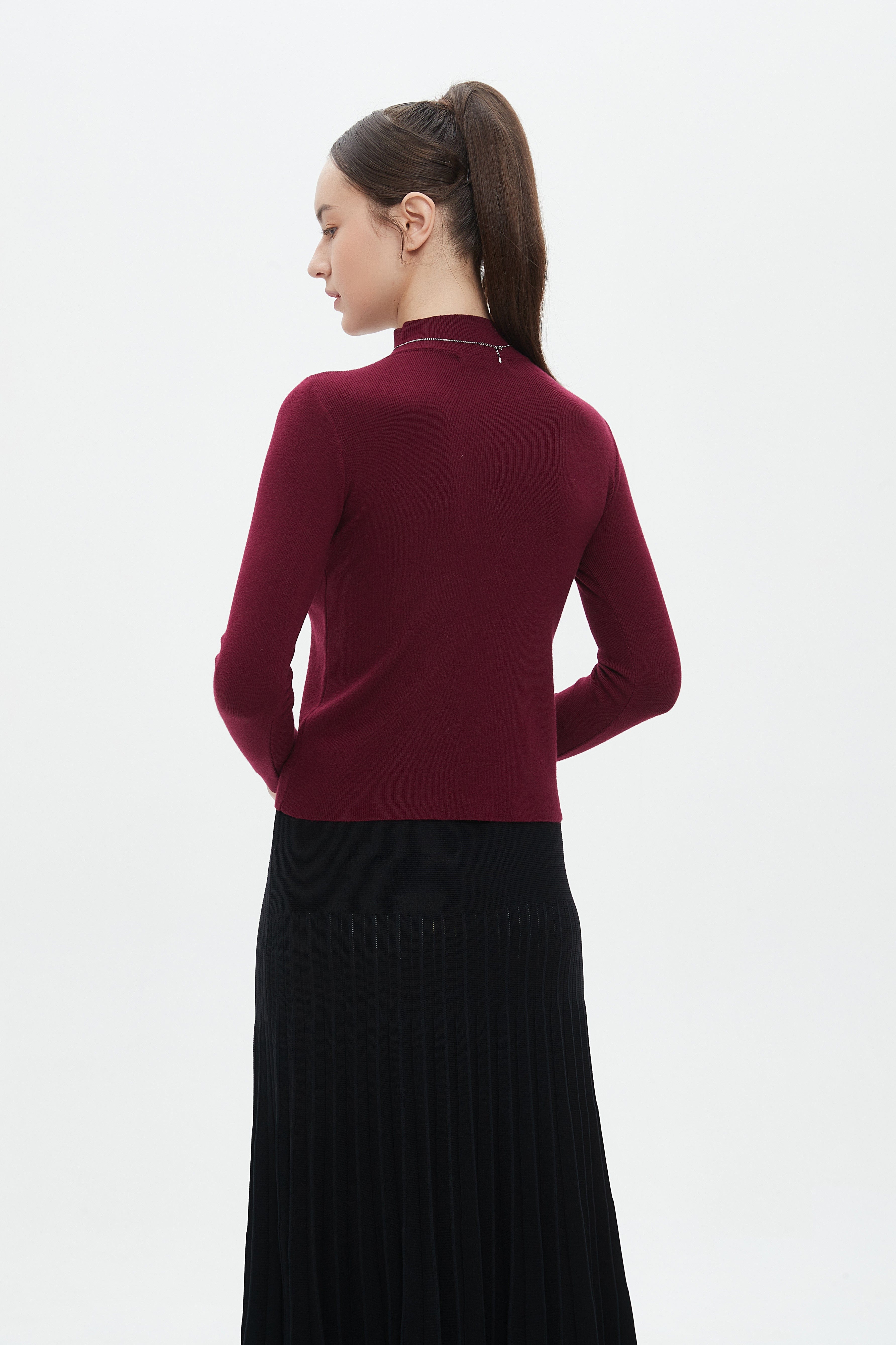 ميكا بلوزة نسائية برقبة عالية وكم طويل للشتاء