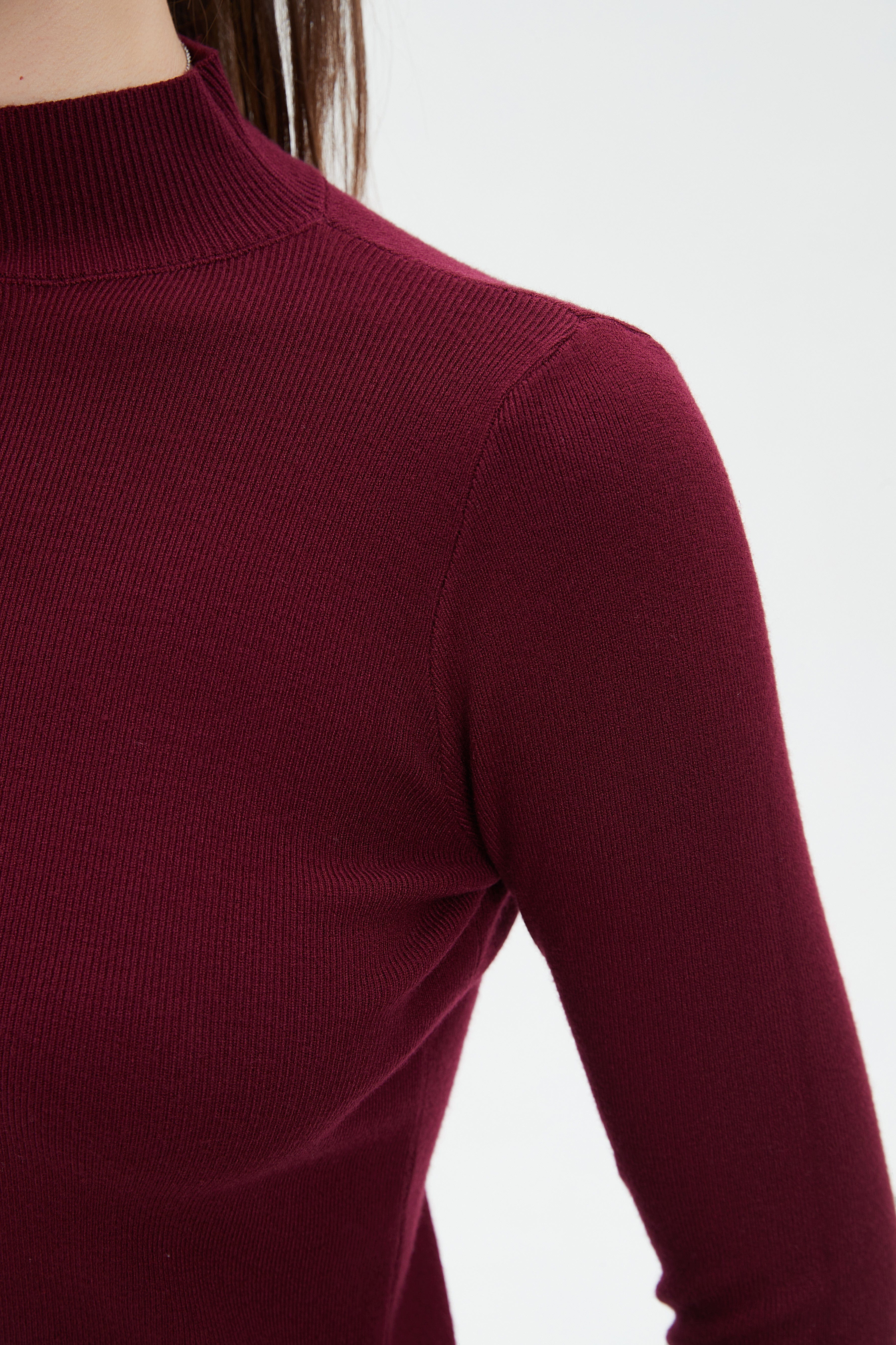 ميكا بلوزة نسائية برقبة عالية وكم طويل للشتاء