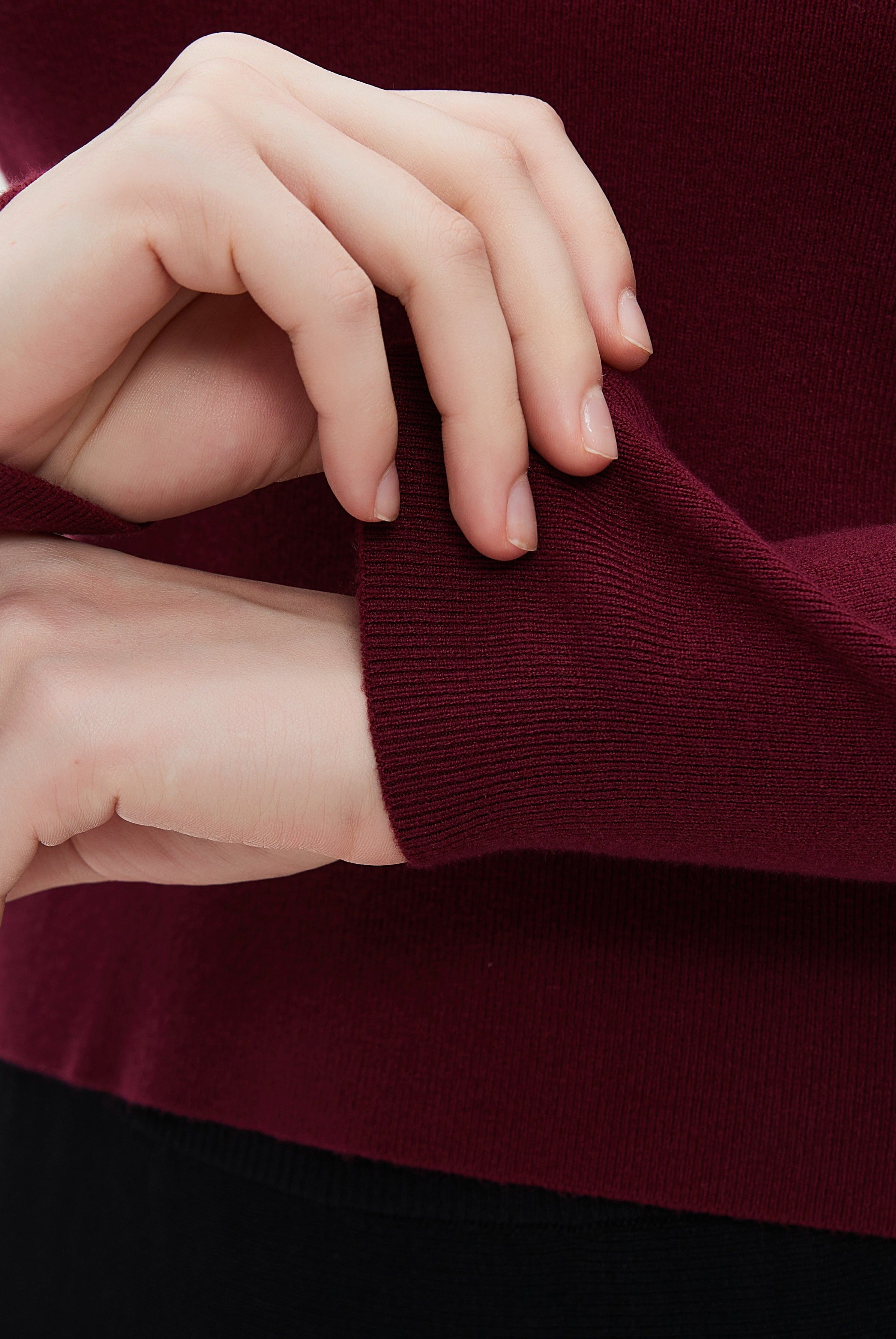 ميكا بلوزة نسائية برقبة عالية وكم طويل للشتاء