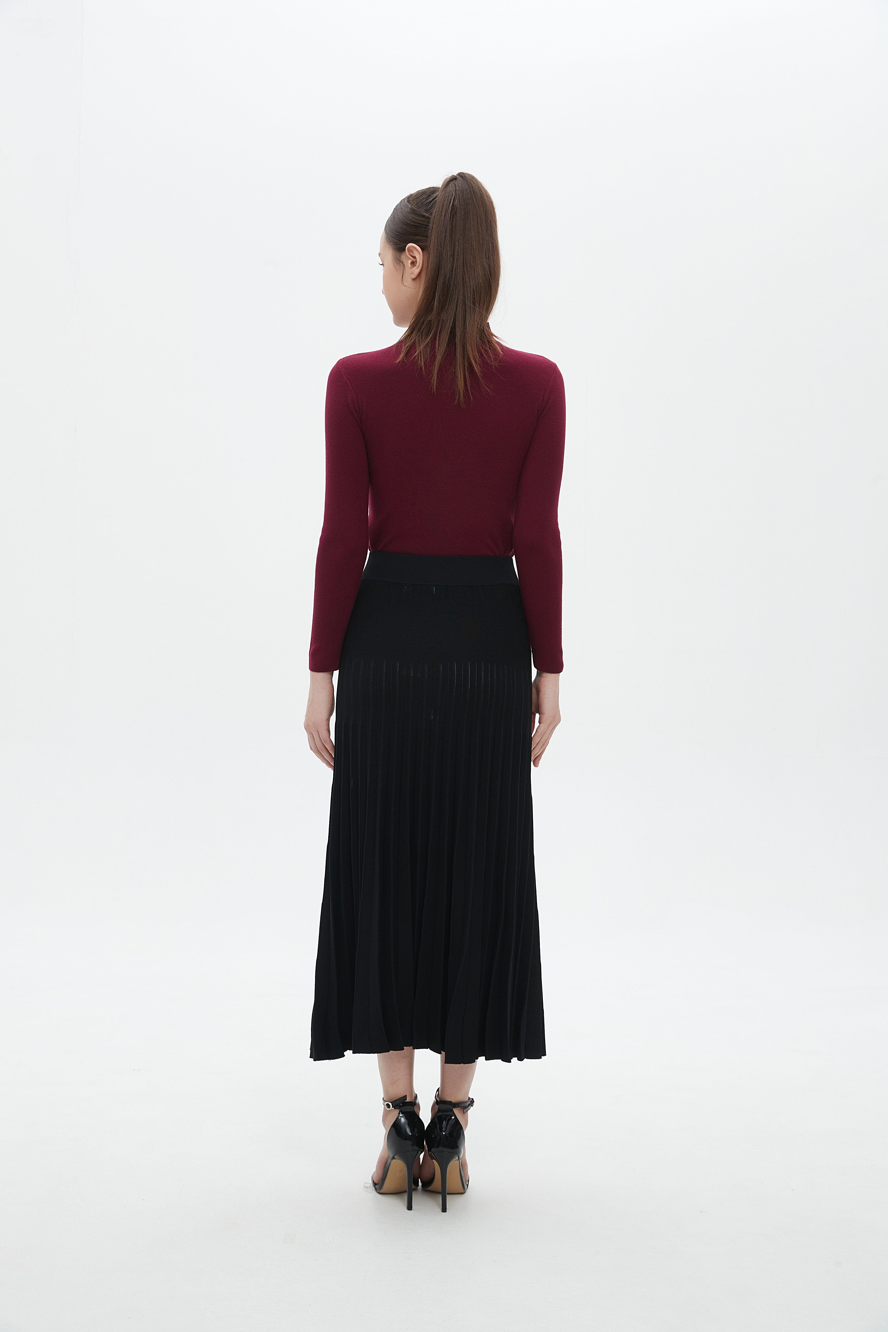 ميكا تنورة نسائي ميدي سادة بكسرات