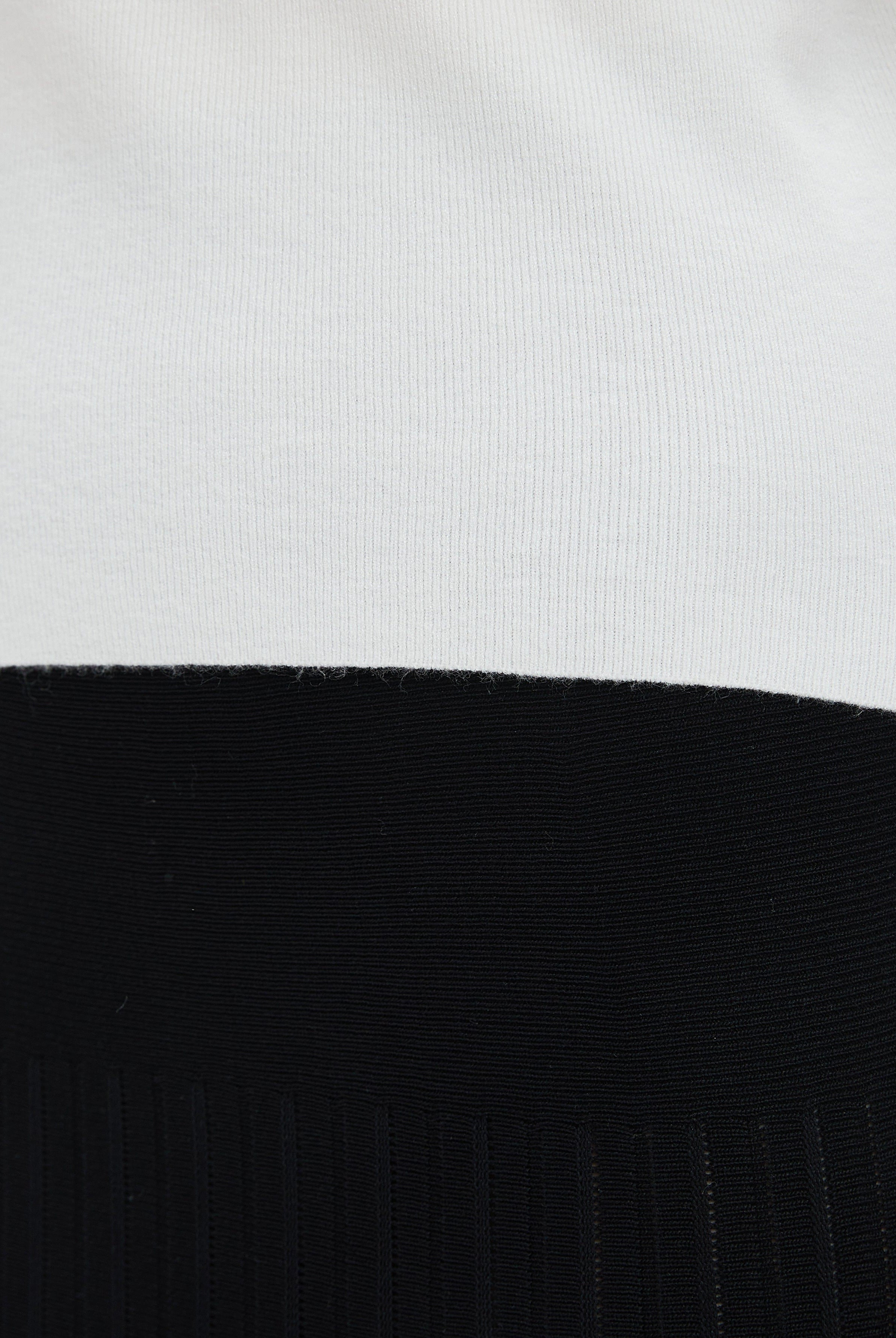 ميكا بلوزة نسائية برقبة عالية وكم طويل للشتاء