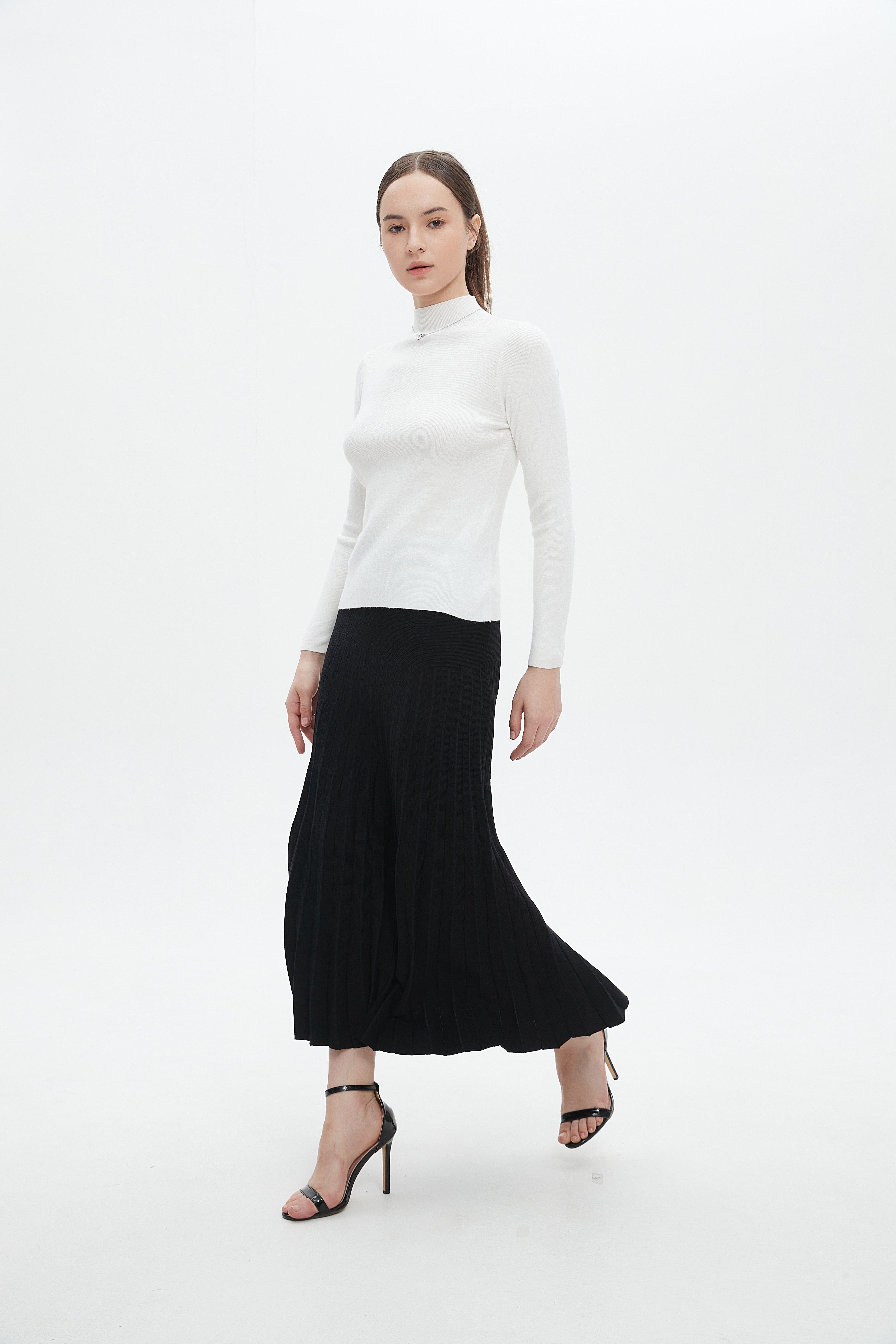 ميكا بلوزة نسائية برقبة عالية وكم طويل للشتاء