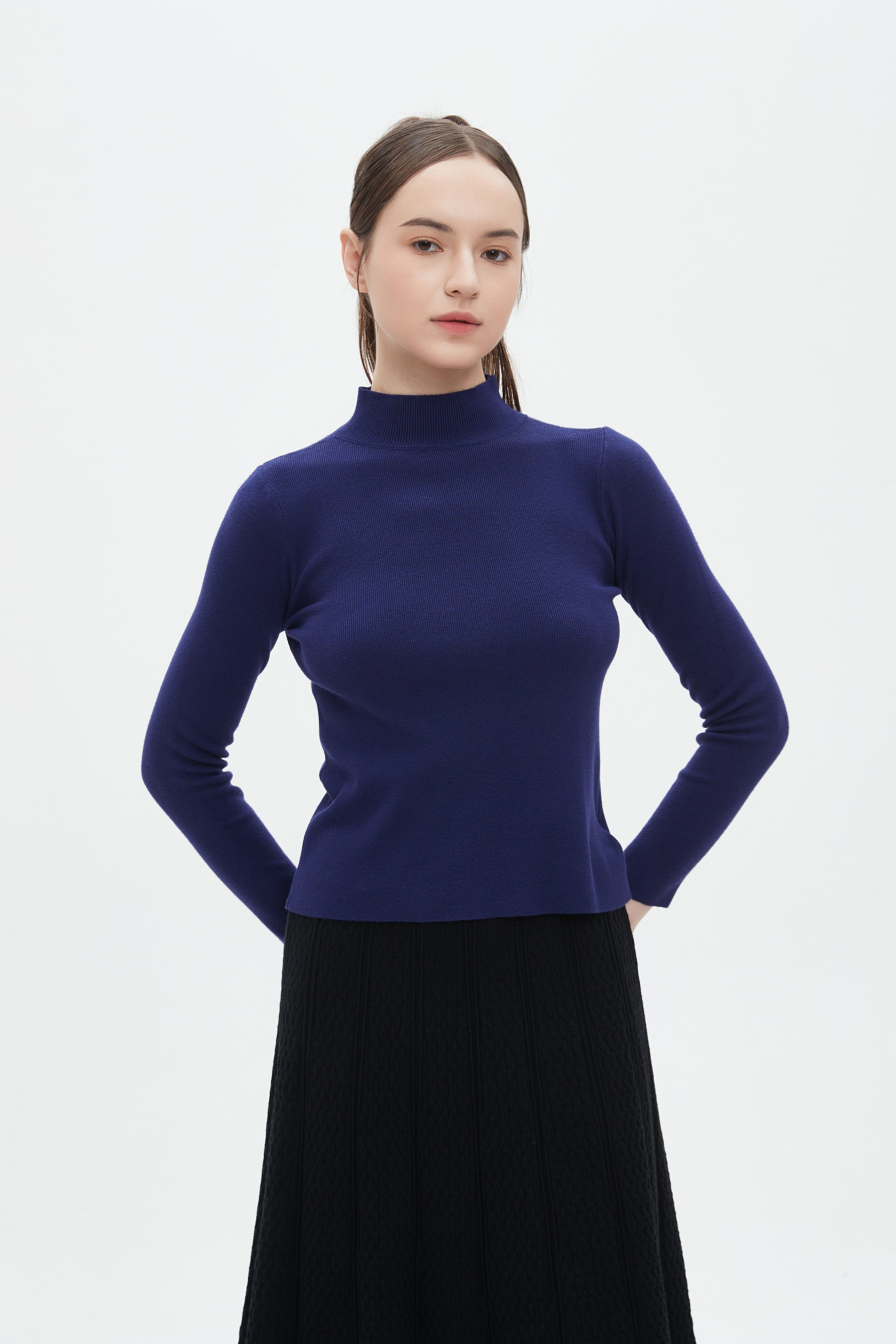 ميكا بلوزة نسائية برقبة عالية وكم طويل للشتاء