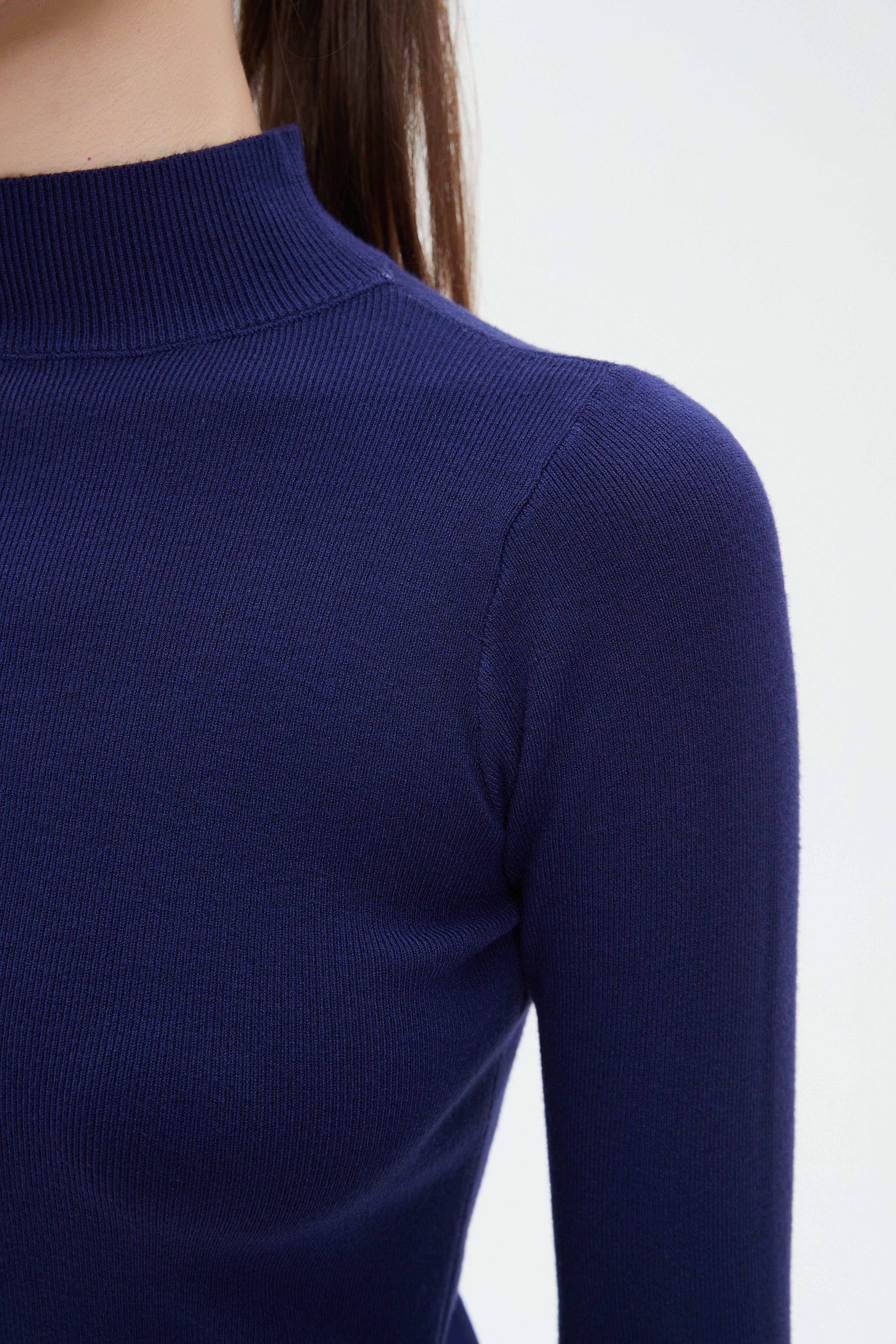 ميكا بلوزة نسائية برقبة عالية وكم طويل للشتاء