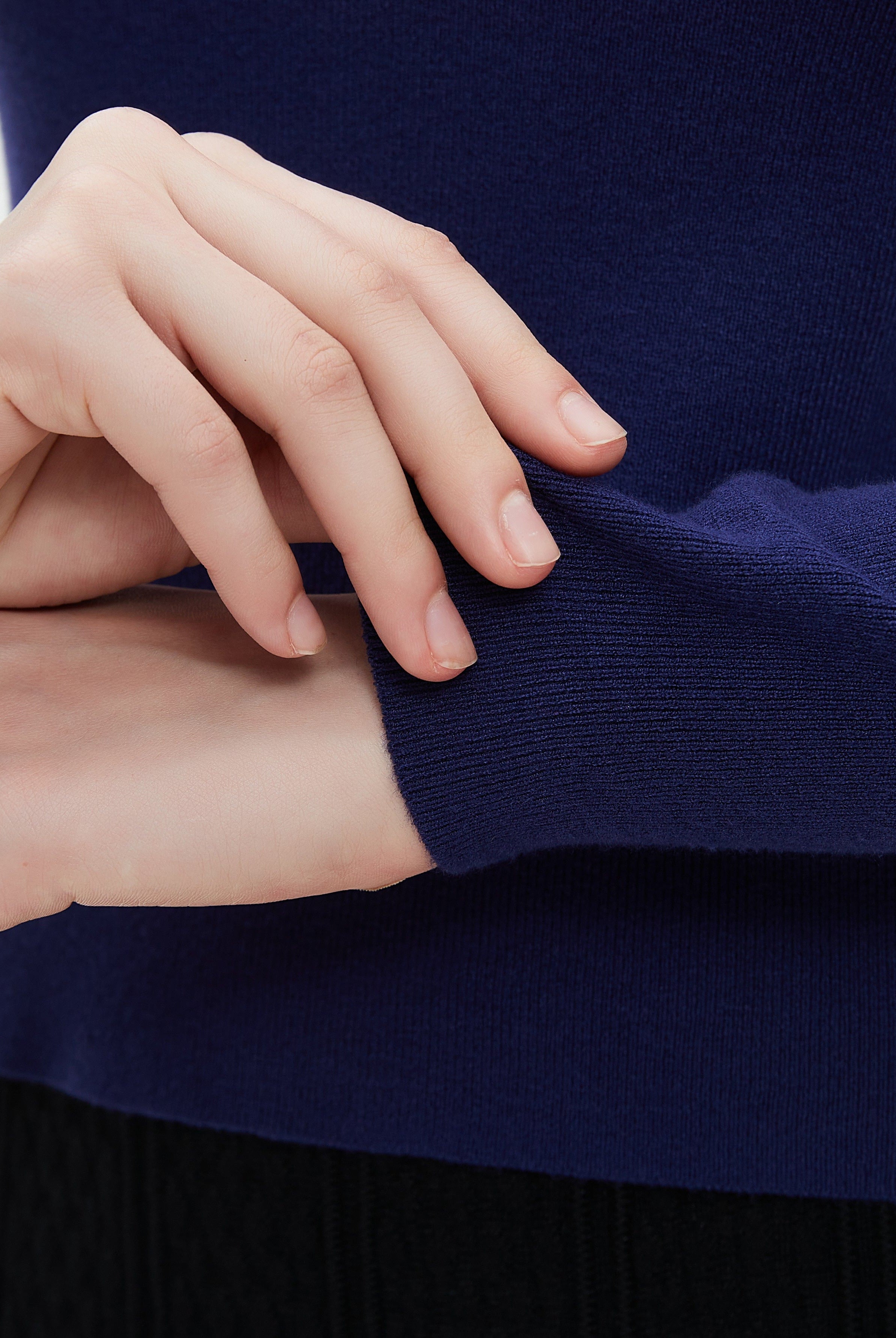 ميكا بلوزة نسائية برقبة عالية وكم طويل للشتاء