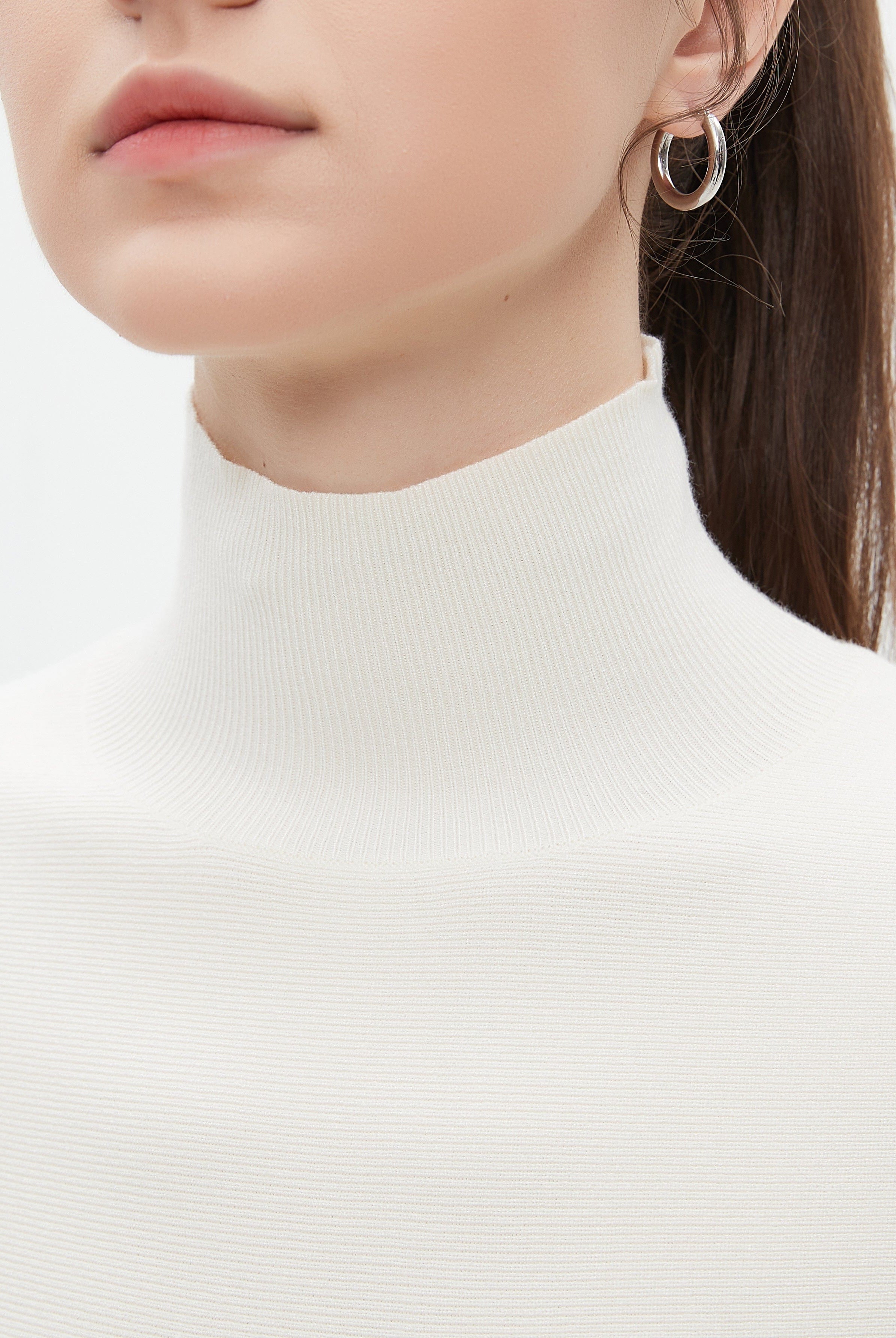 ميكا بلوزة نسائية سادة 3/4 كم برقبة عالية للدوام