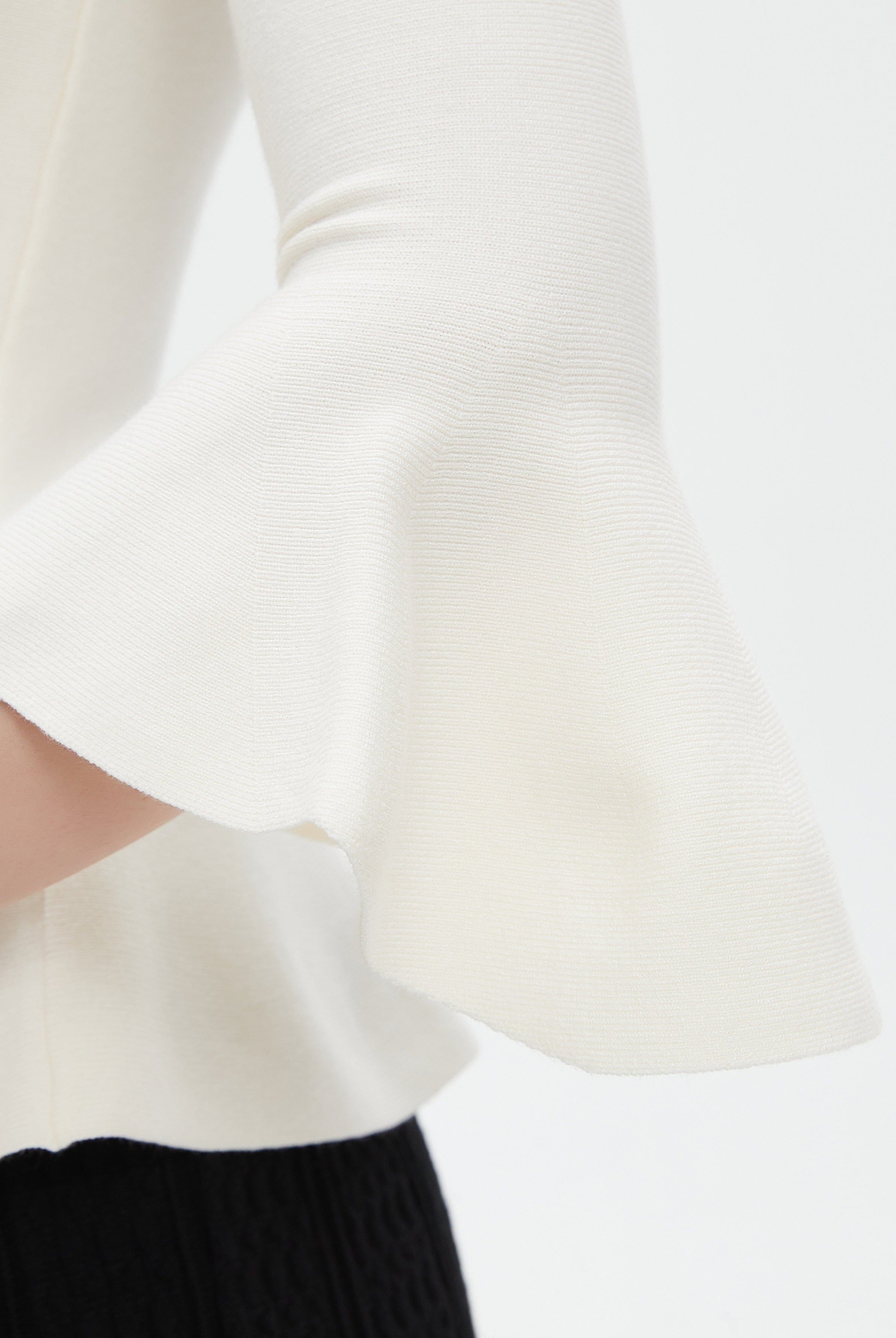 ميكا بلوزة نسائية سادة 3/4 كم برقبة عالية للدوام