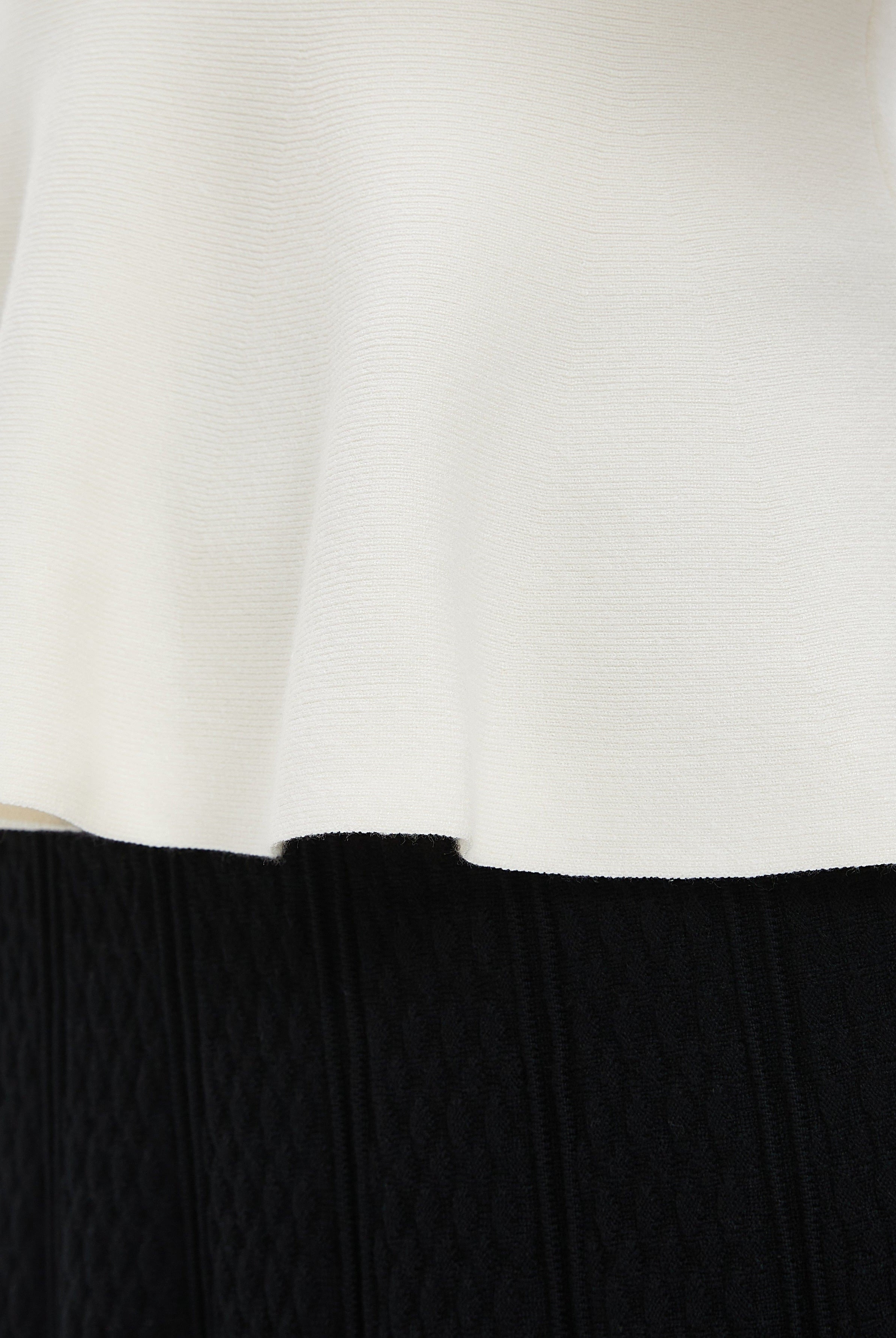 ميكا بلوزة نسائية سادة 3/4 كم برقبة عالية للدوام