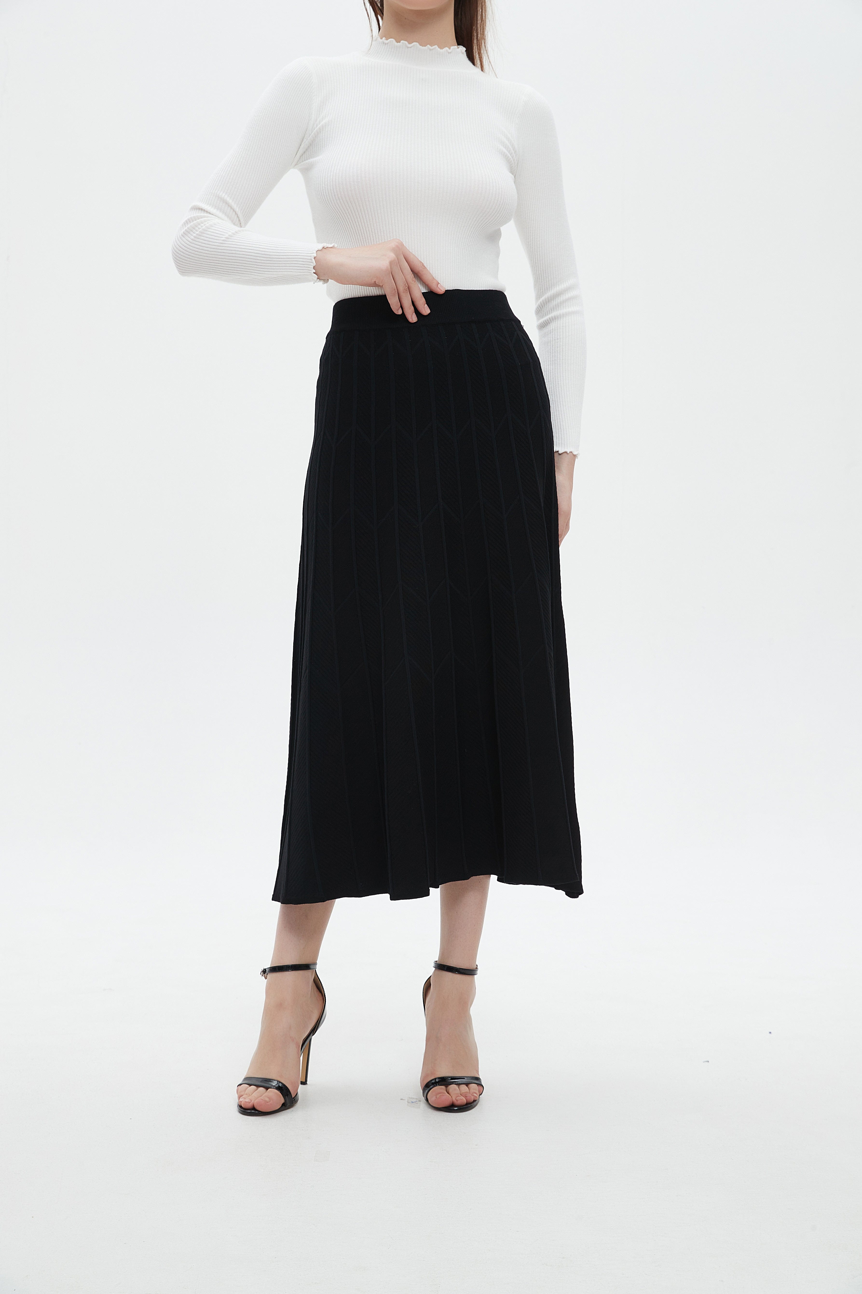 ميكا تنورة نسائية سادة بقصة كشكش ميدي