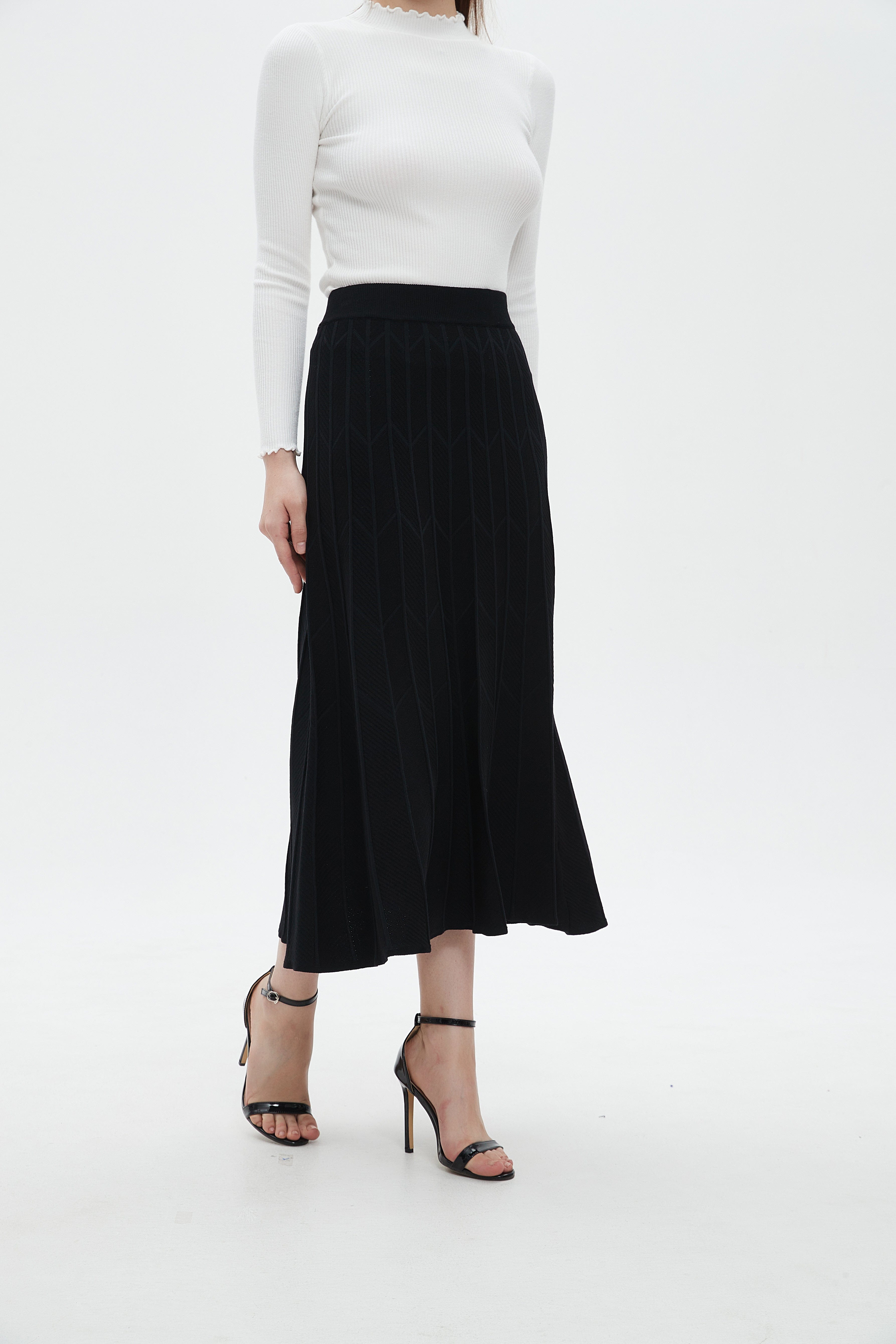 ميكا تنورة نسائية سادة بقصة كشكش ميدي