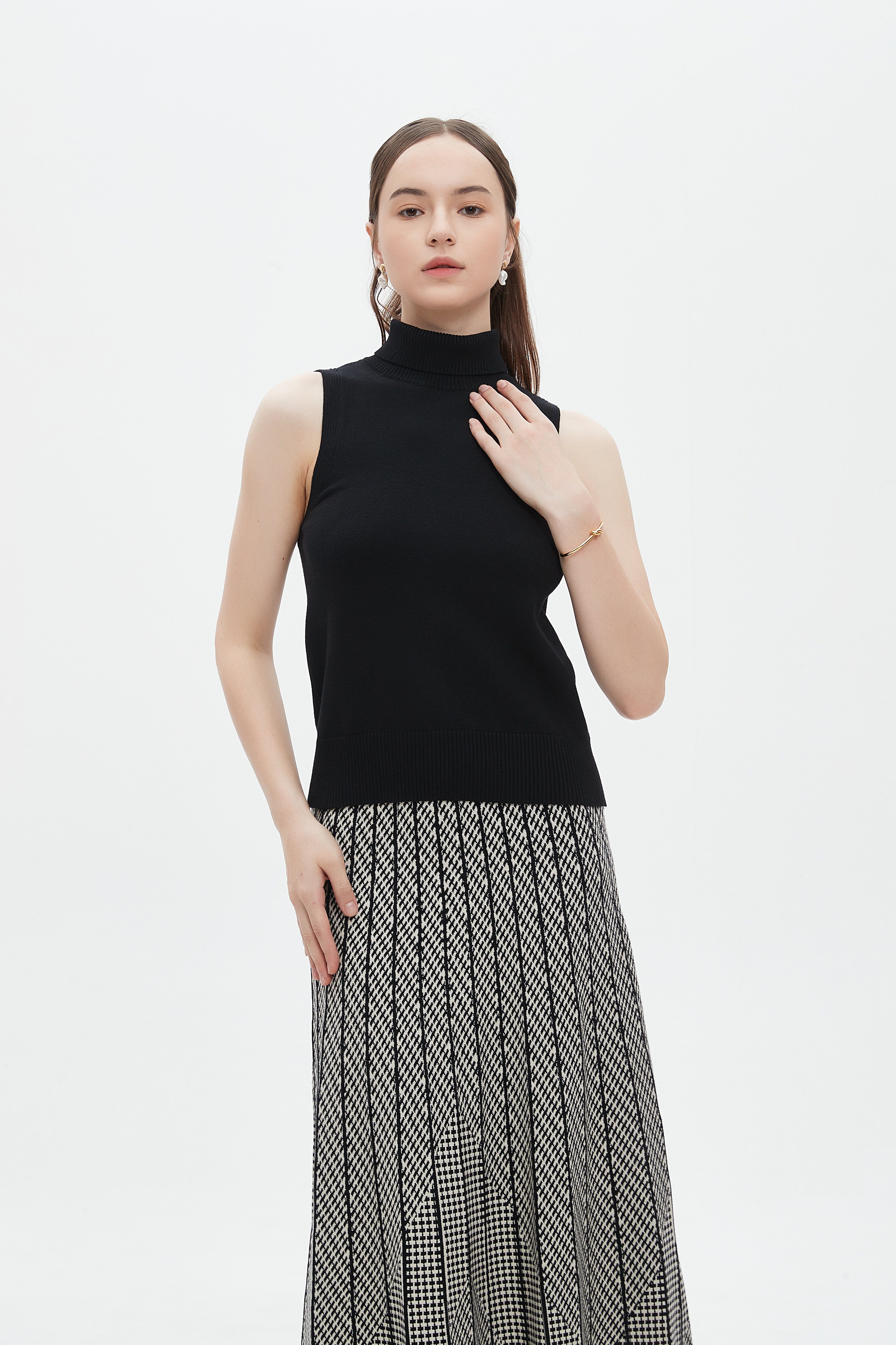 ميكا بلوزة سادة كت بياقة عالية