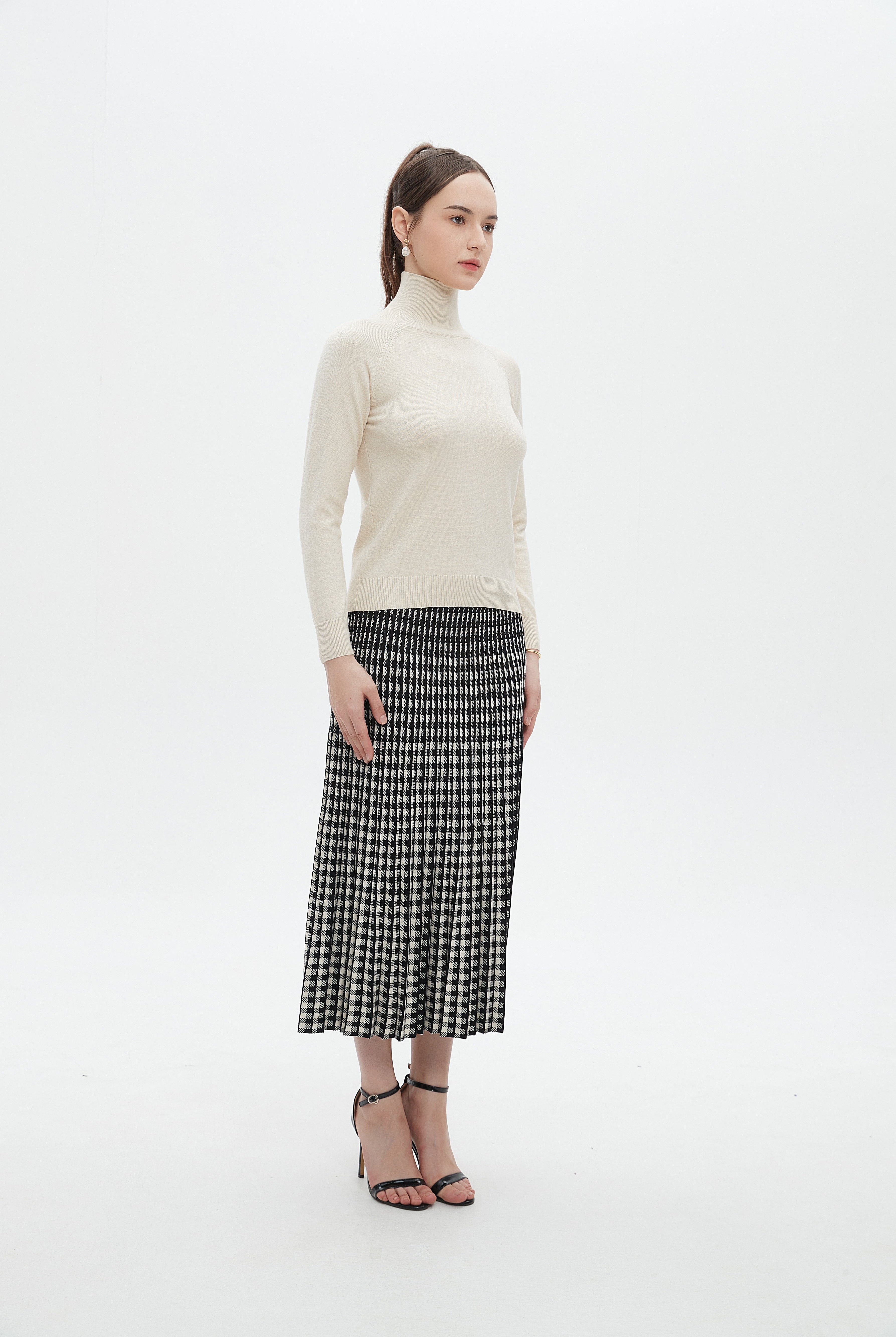 ميكا بلوزة نسائية سادة بكم طويل ورقبة عالية للشتاء