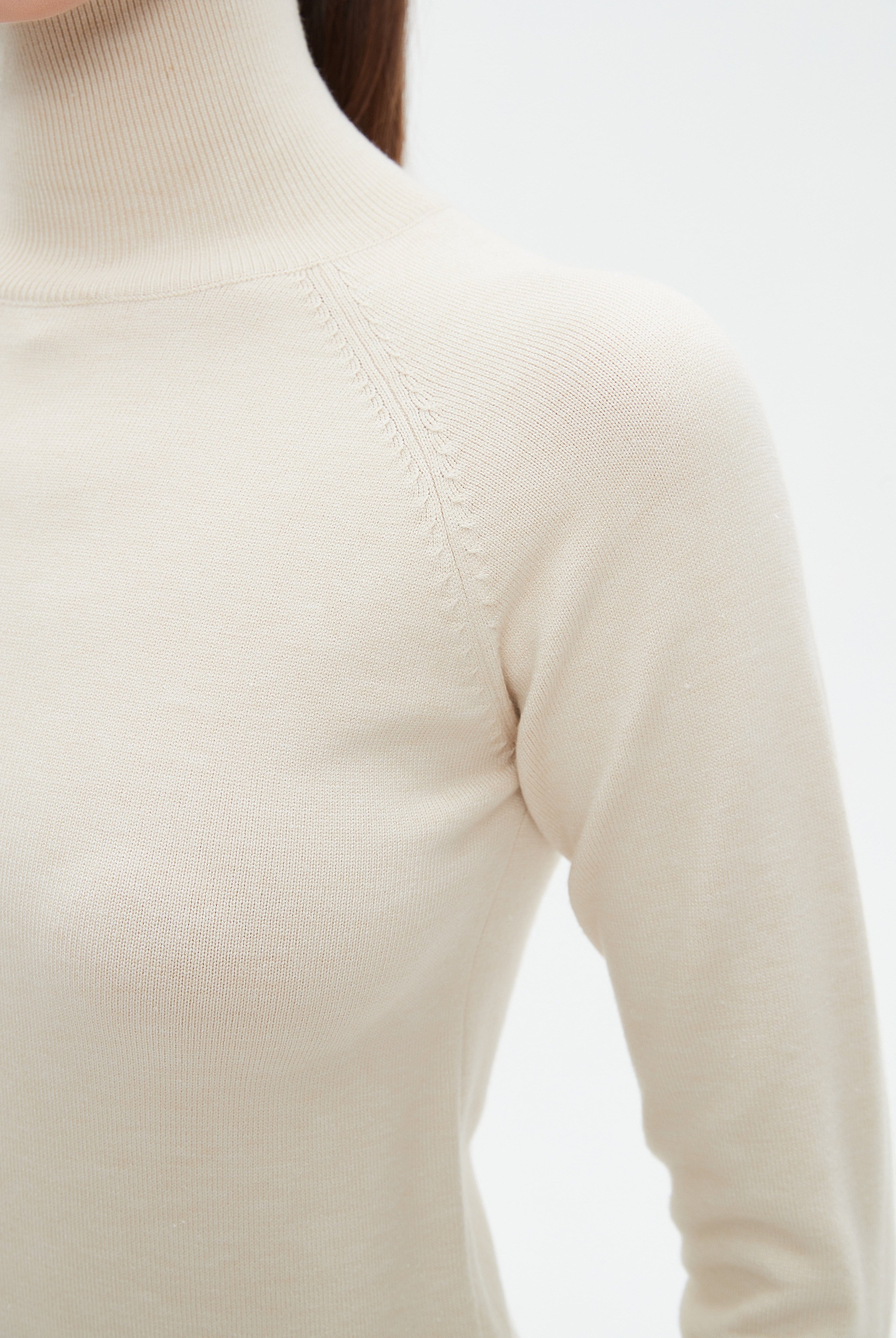 ميكا بلوزة نسائية سادة بكم طويل ورقبة عالية للشتاء