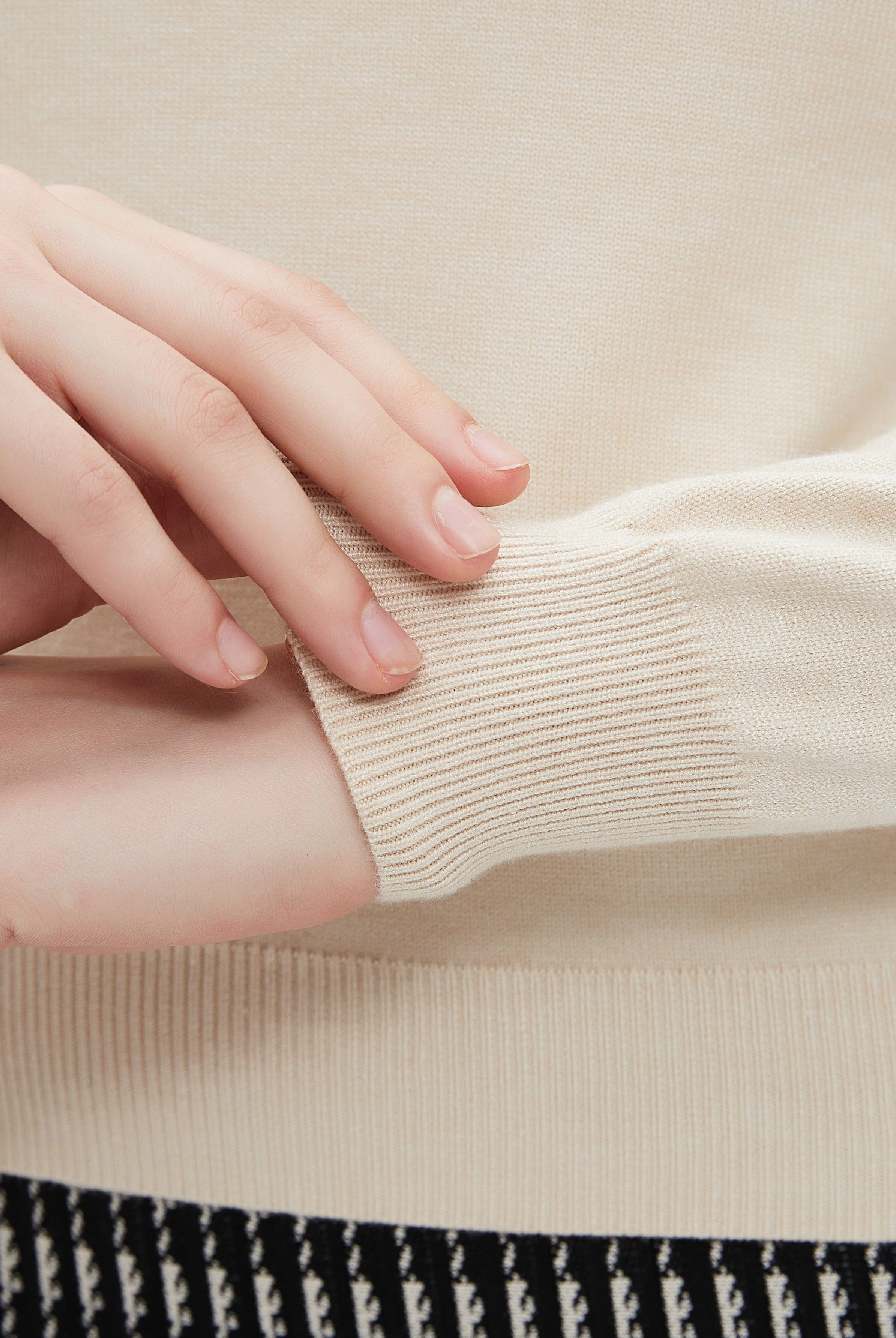 ميكا بلوزة نسائية سادة بكم طويل ورقبة عالية للشتاء