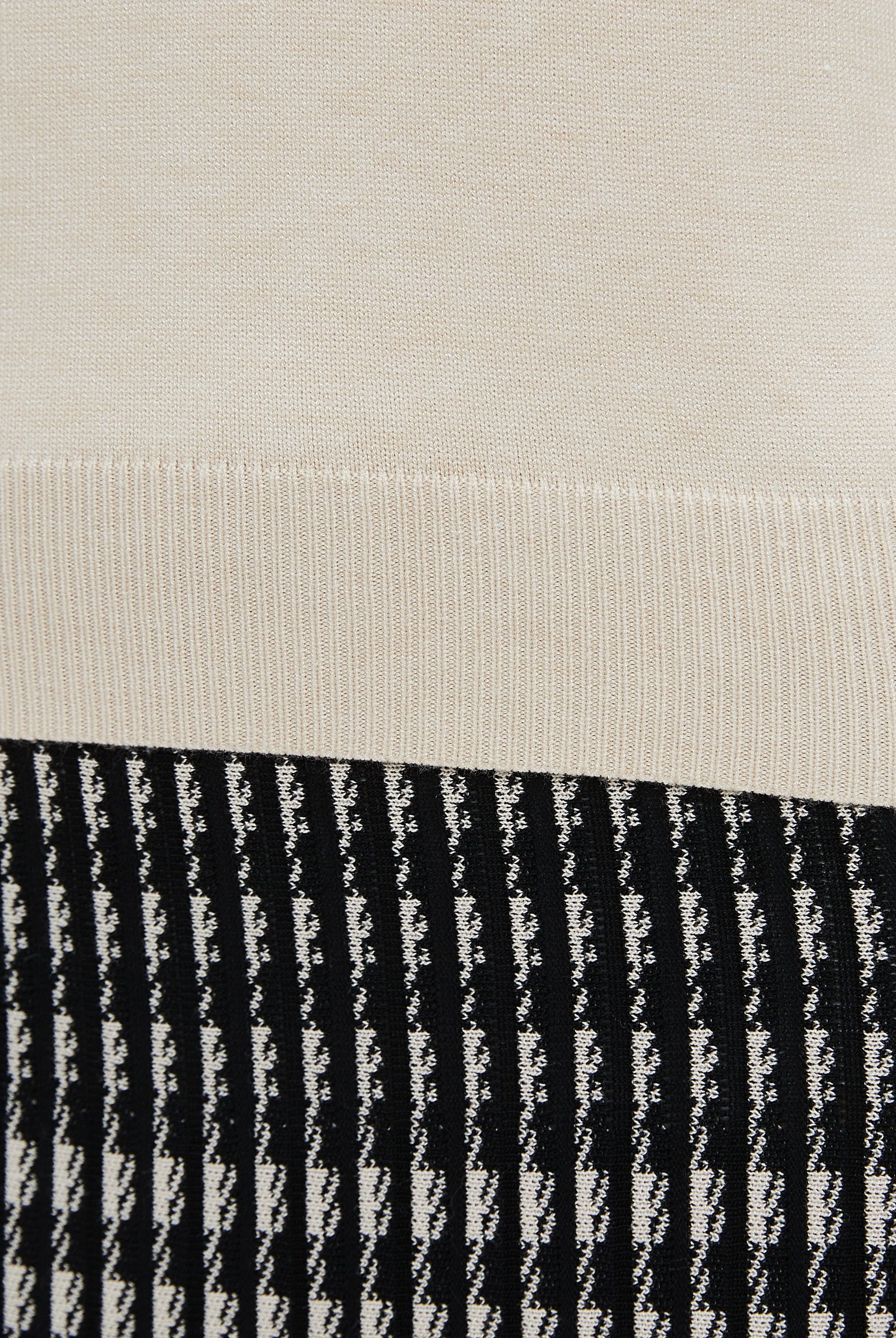 ميكا بلوزة نسائية سادة بكم طويل ورقبة عالية للشتاء