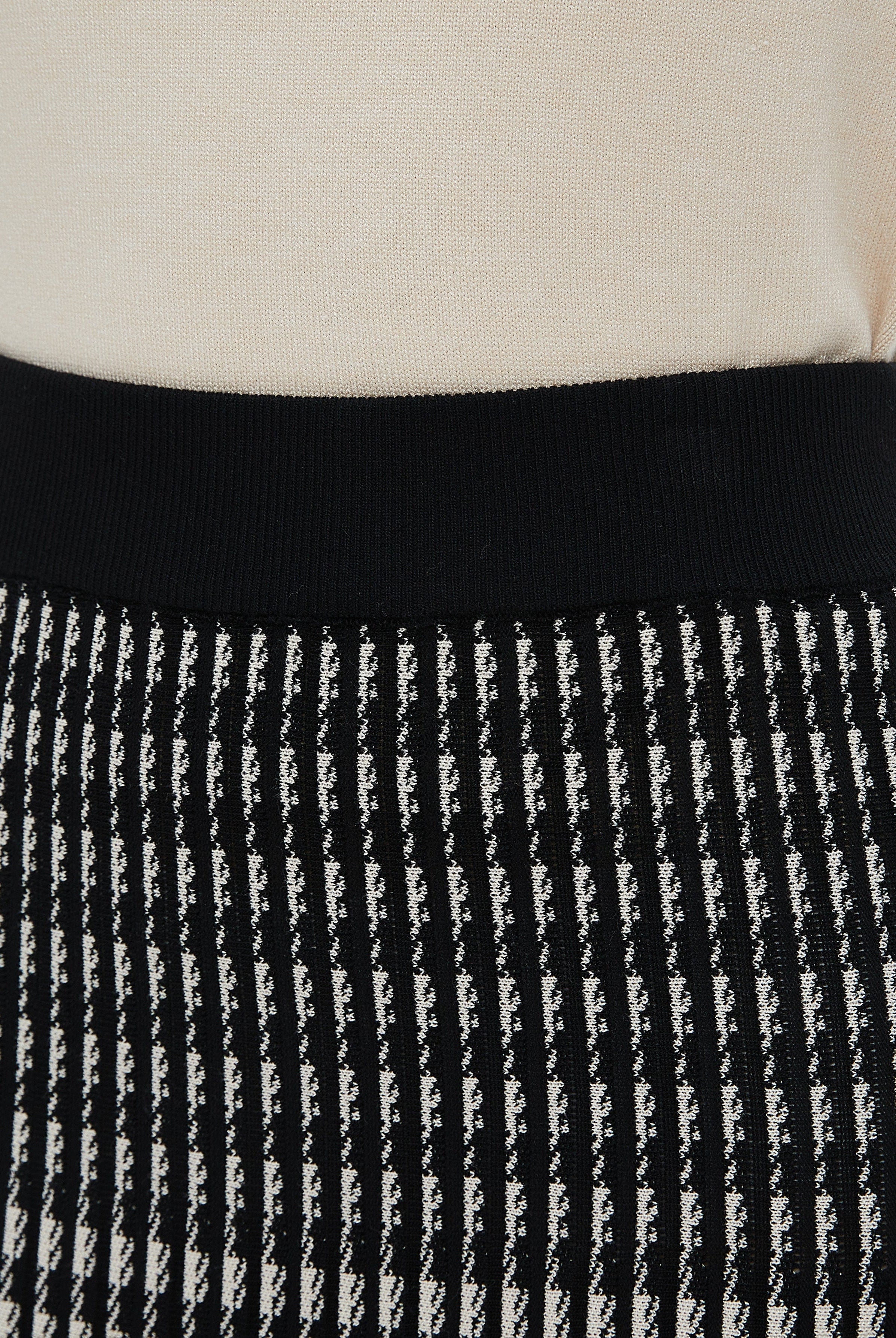 ميكا تنورة نسائية ميدي مربعات مخصرة