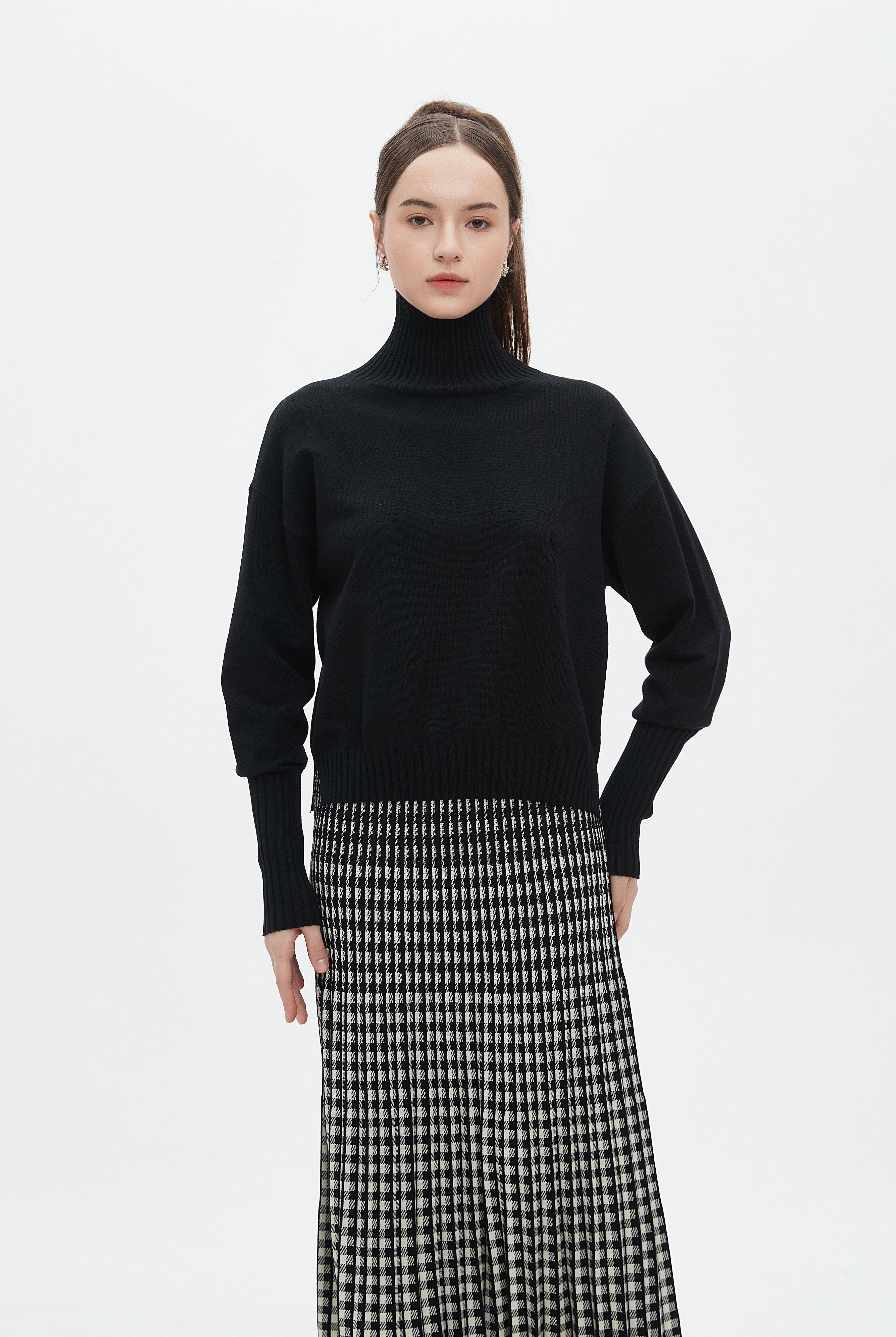 ميكا بلوزة طويلة نسائية سادة بكم طويل ورقبة عالية