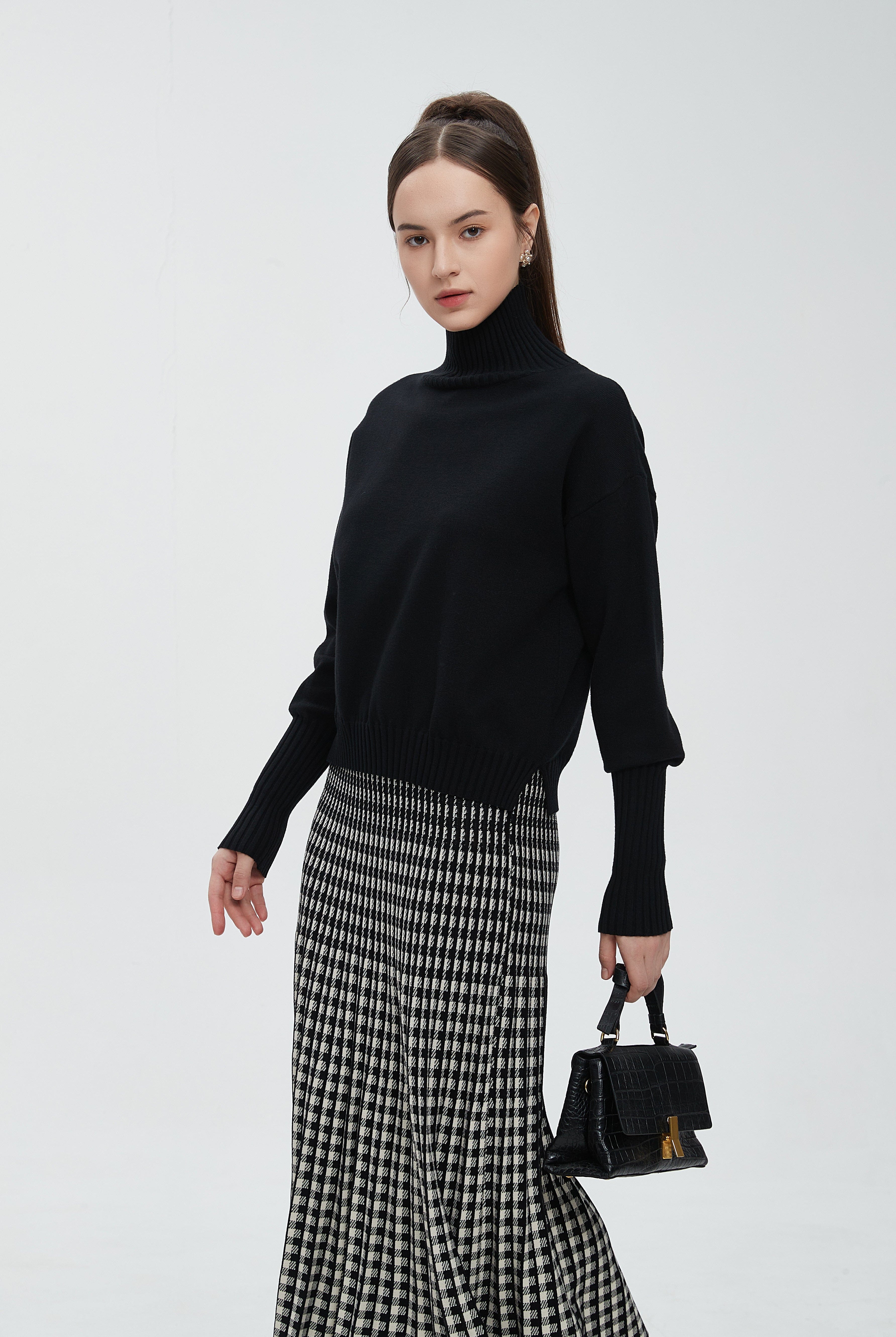 ميكا بلوزة طويلة نسائية سادة بكم طويل ورقبة عالية