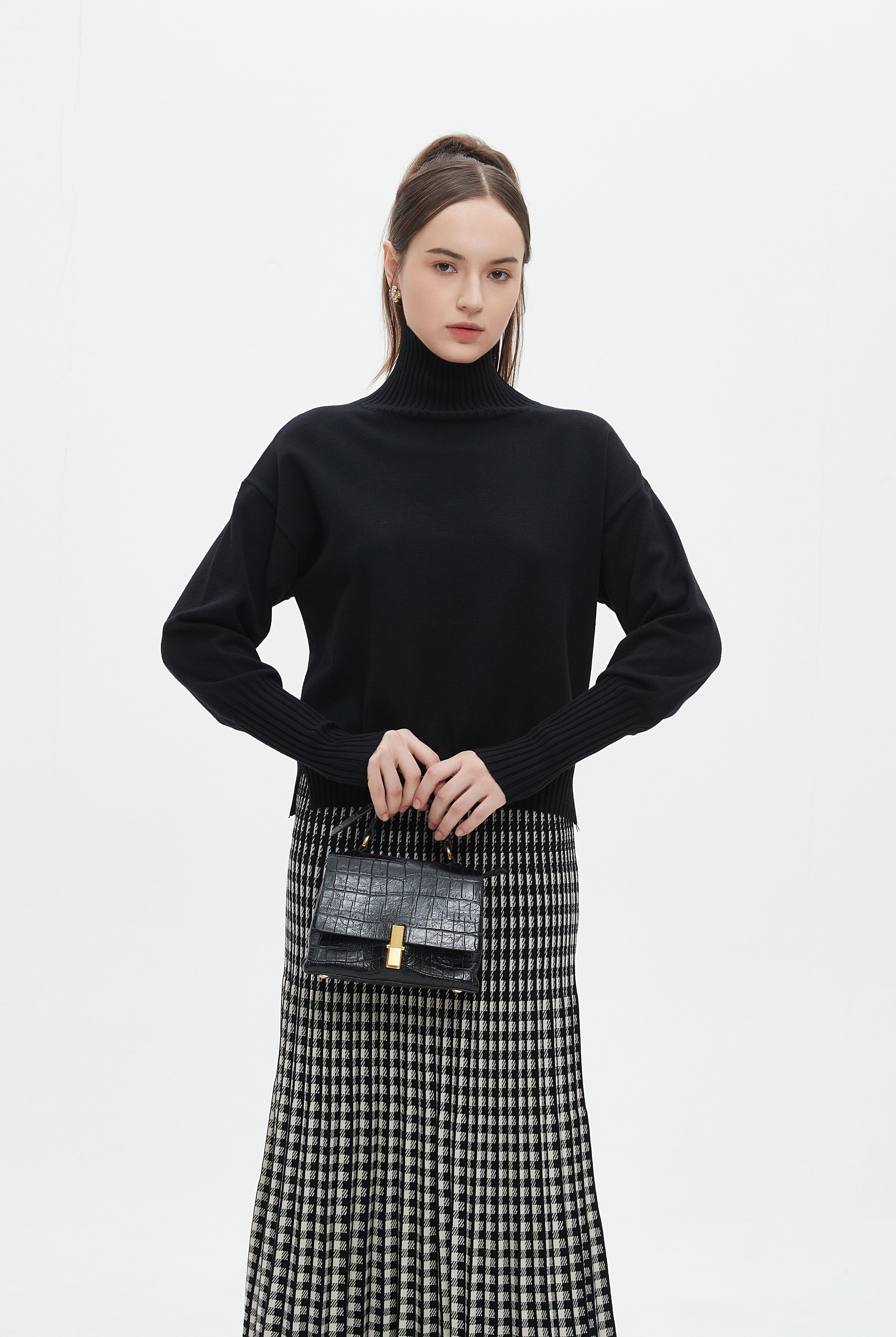 ميكا بلوزة طويلة نسائية سادة بكم طويل ورقبة عالية