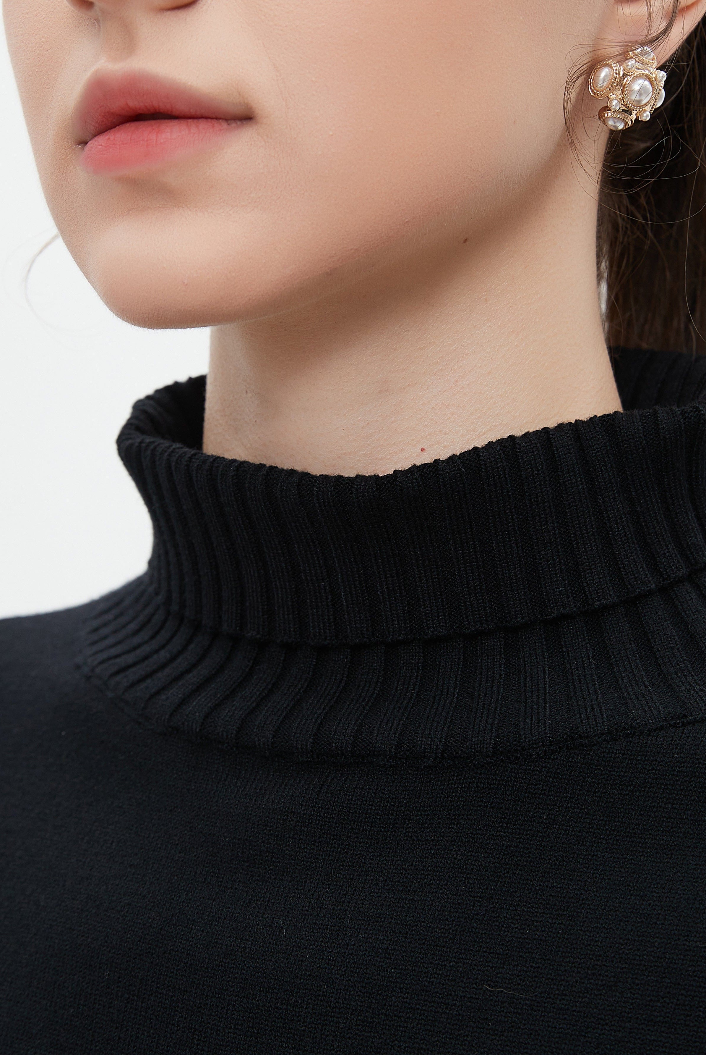 ميكا بلوزة طويلة نسائية سادة بكم طويل ورقبة عالية