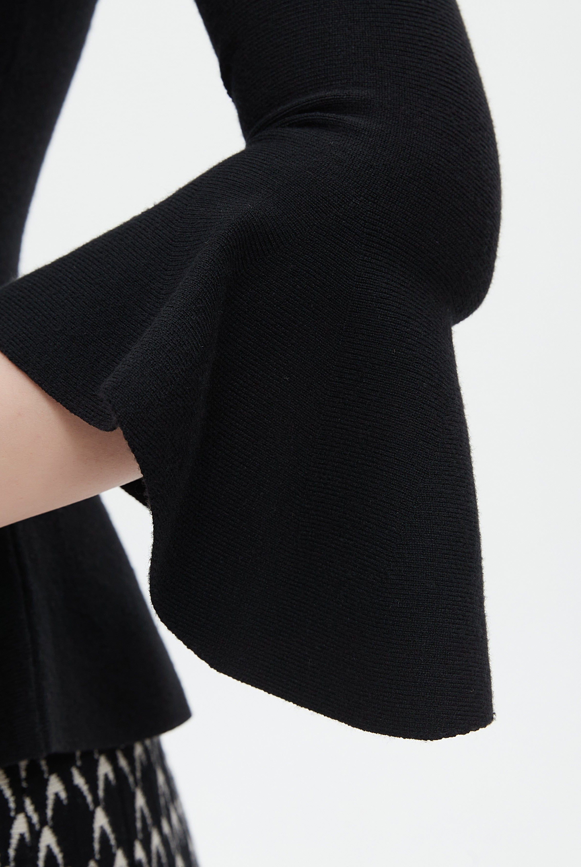 ميكا بلوزة نسائية سادة 3/4 كم برقبة عالية للدوام