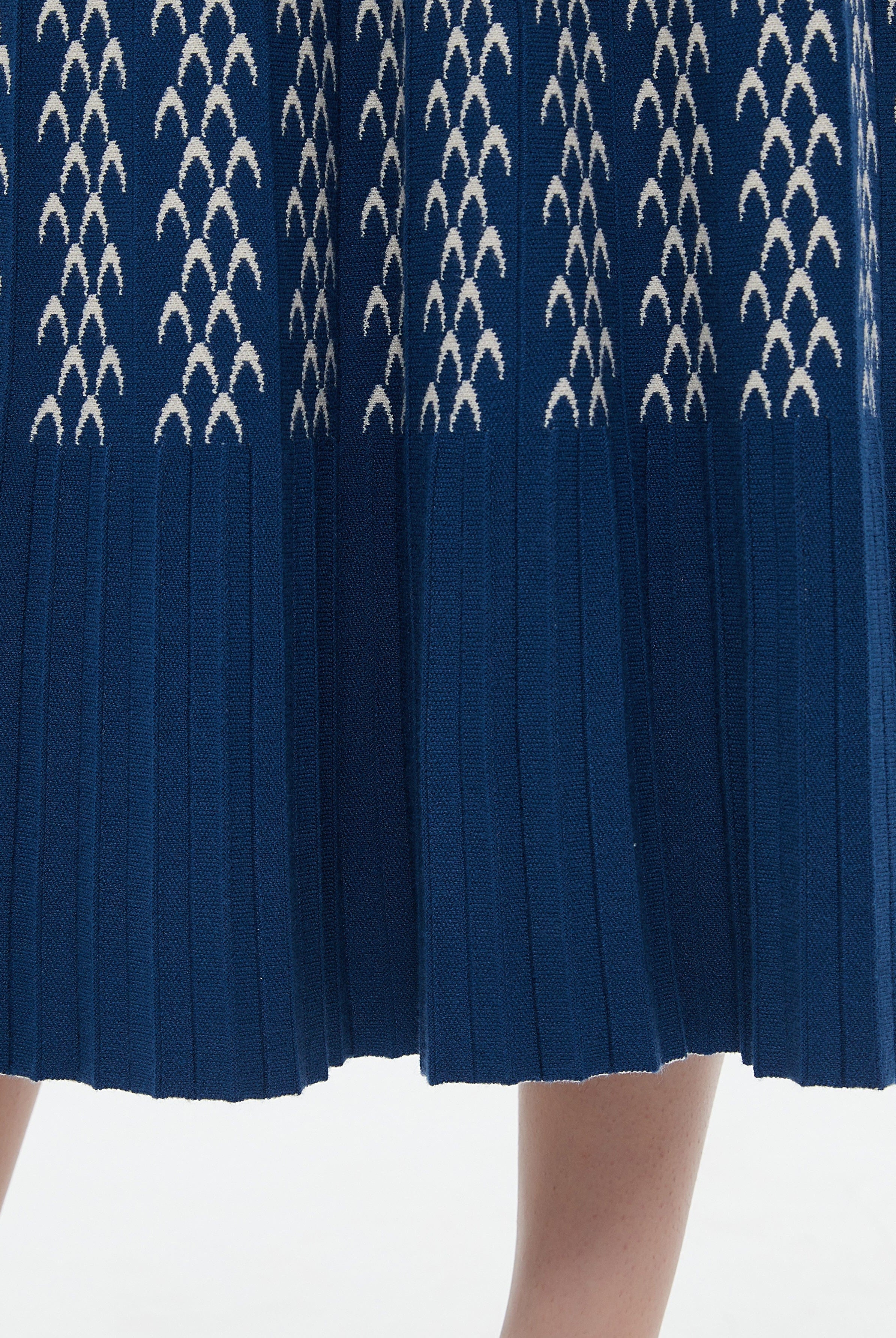 ميكا تنورة ميدى منقوش ابيض في اسود