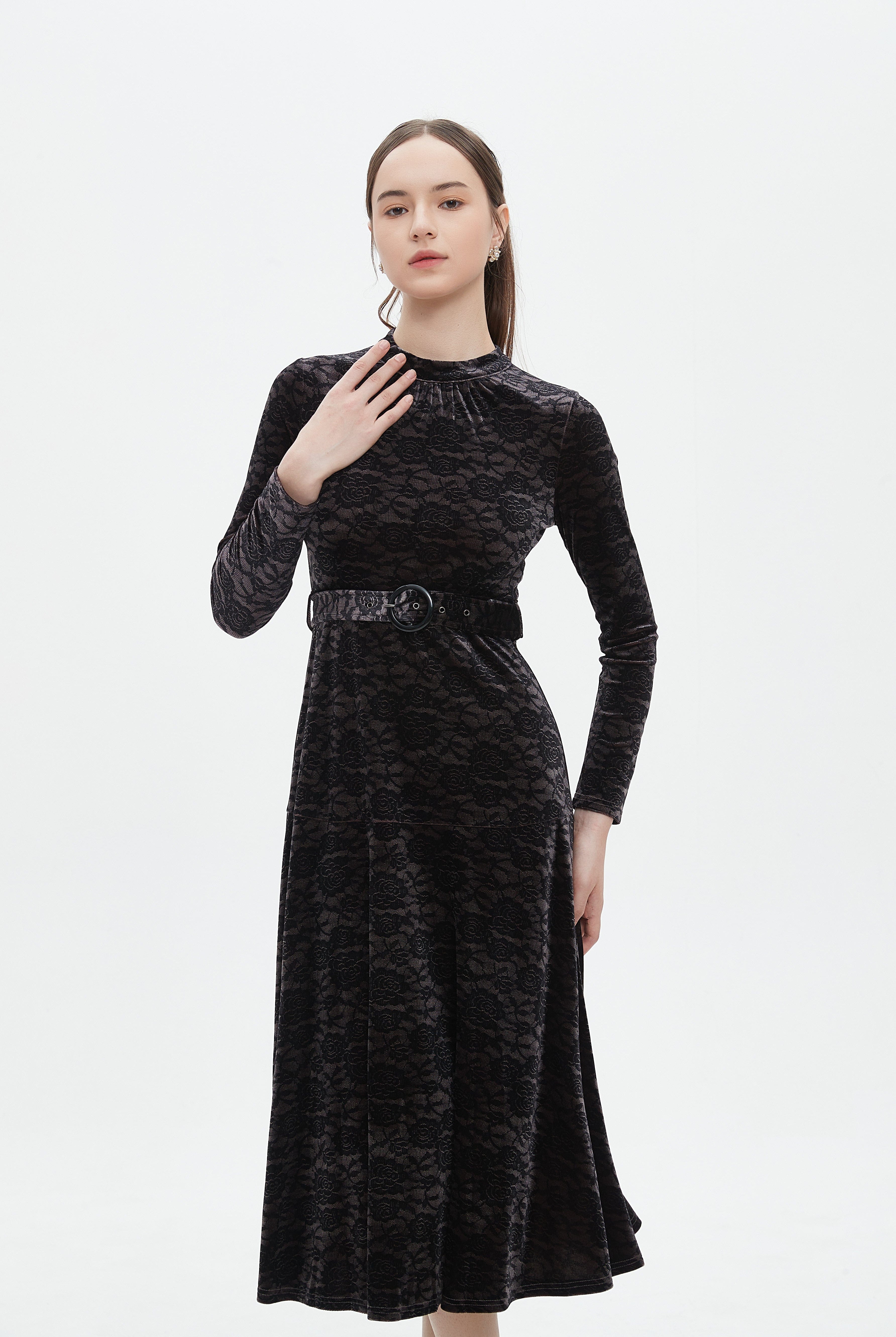 ميكا فستان ميدي بأكمام طويلة مشجر مزموم من الخصر