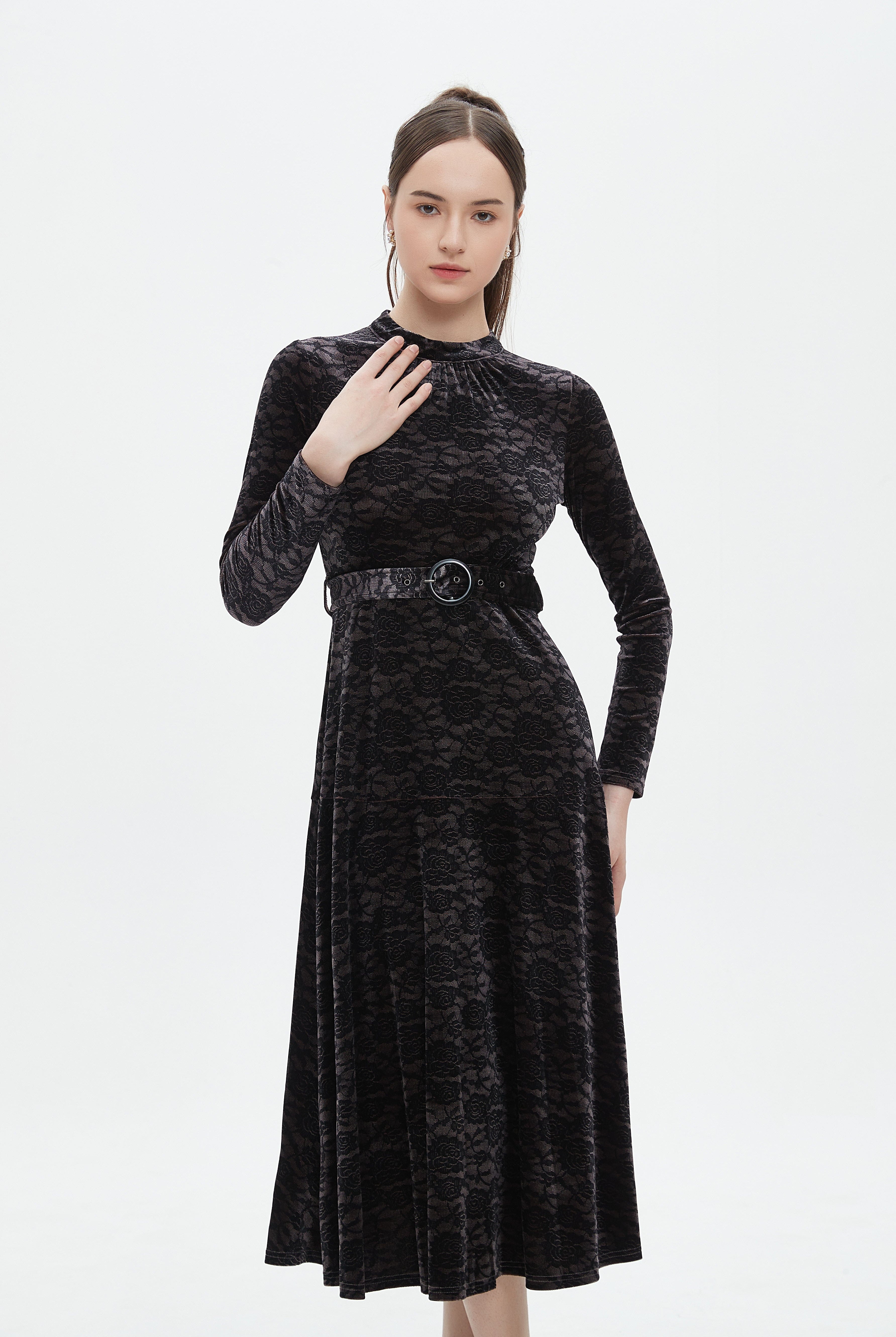 ميكا فستان ميدي بأكمام طويلة مشجر مزموم من الخصر