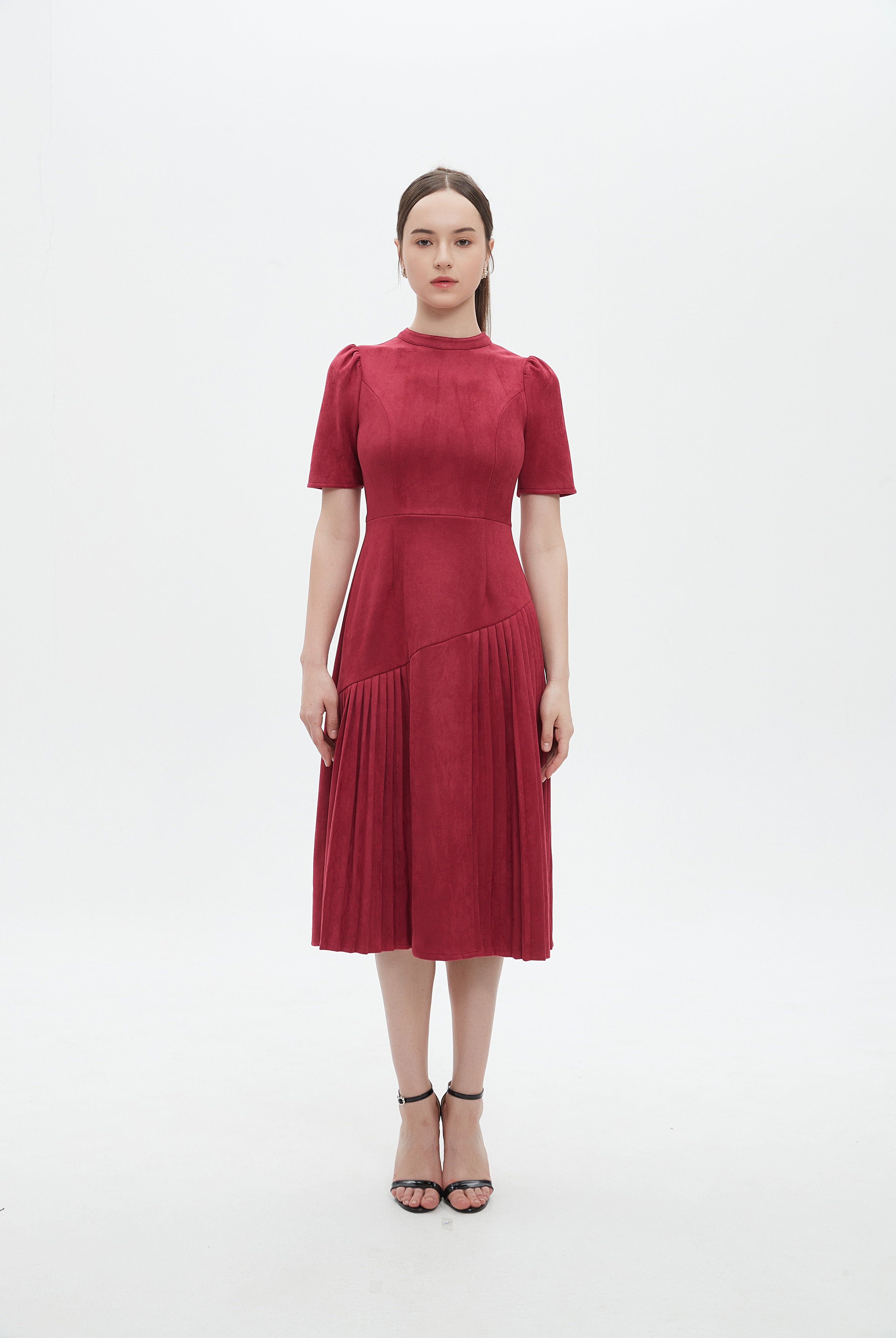 ميكا فستان ميدي بأكمام قصيرة سادة بليسية مكشكش من الاسفل