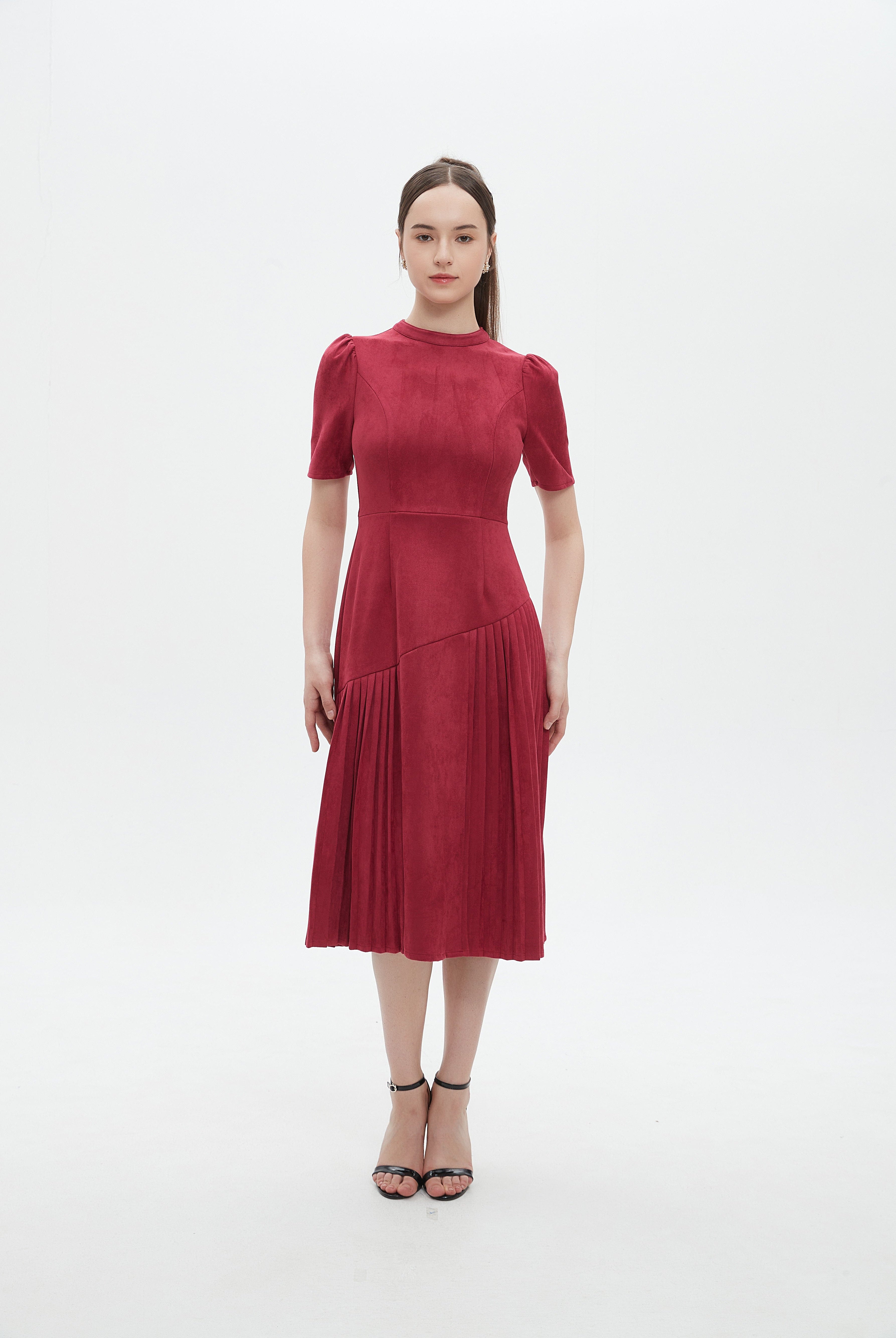 ميكا فستان ميدي بأكمام قصيرة سادة بليسية مكشكش من الاسفل