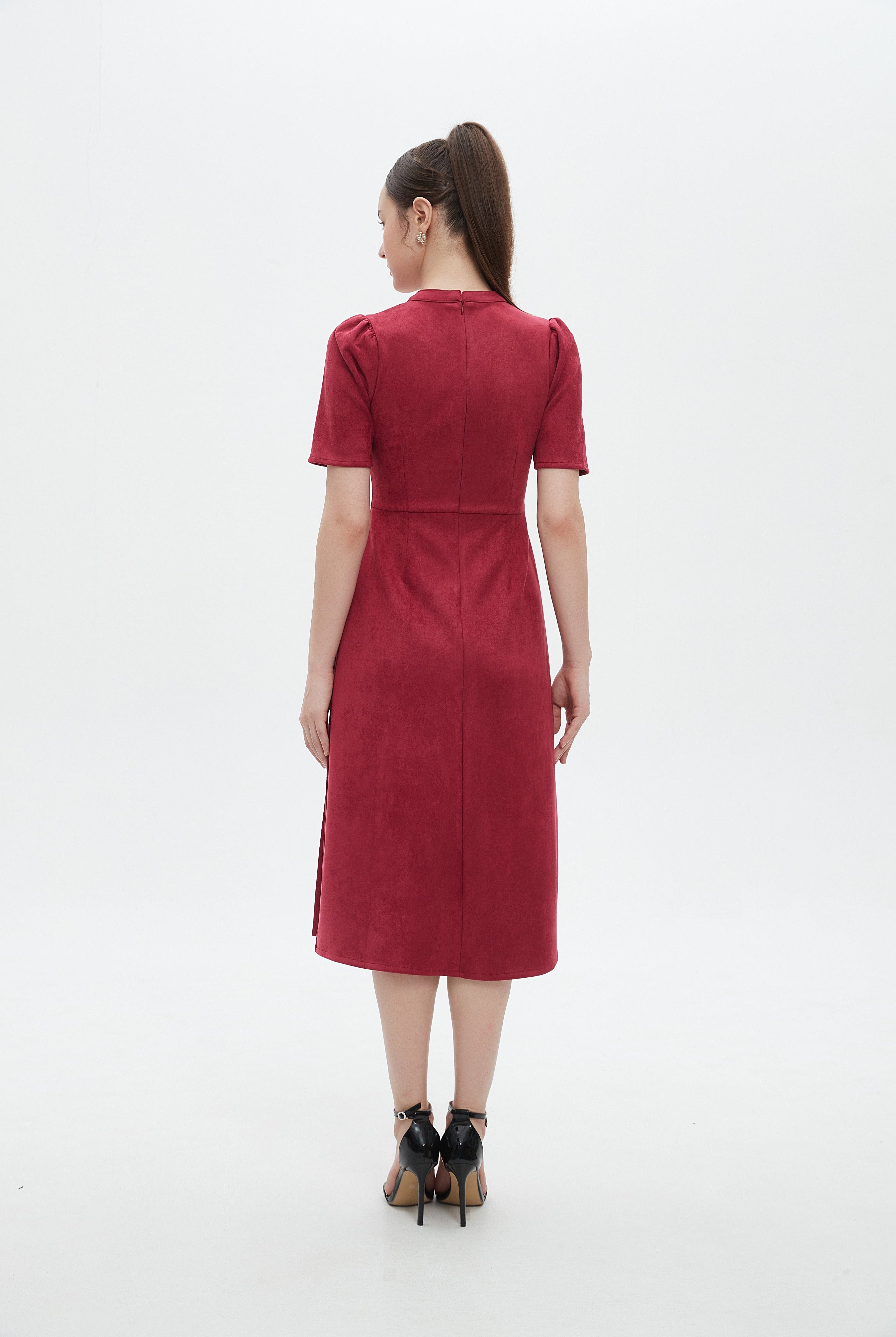 ميكا فستان ميدي بأكمام قصيرة سادة بليسية مكشكش من الاسفل