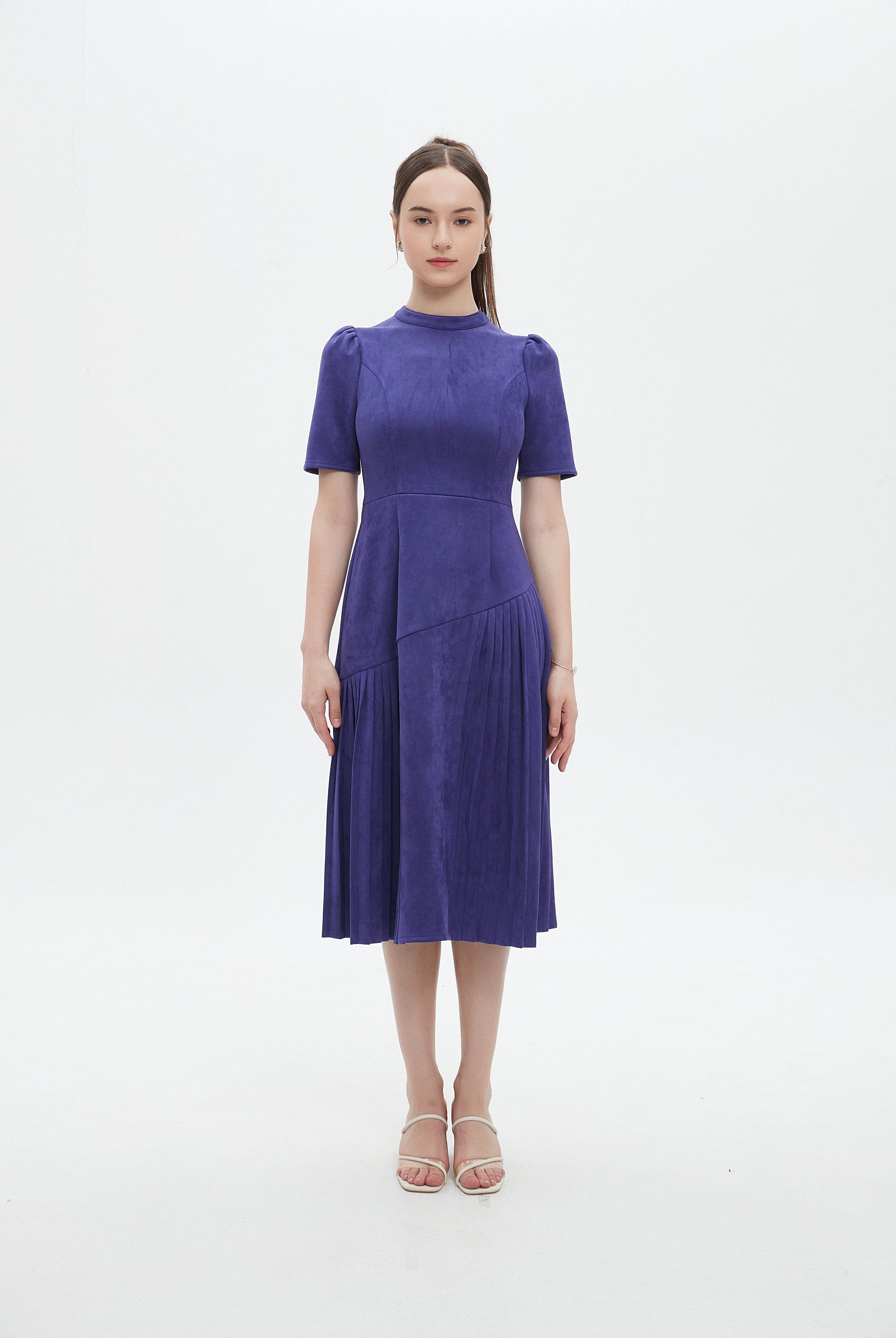 ميكا فستان ميدي بأكمام قصيرة سادة بليسية مكشكش من الاسفل