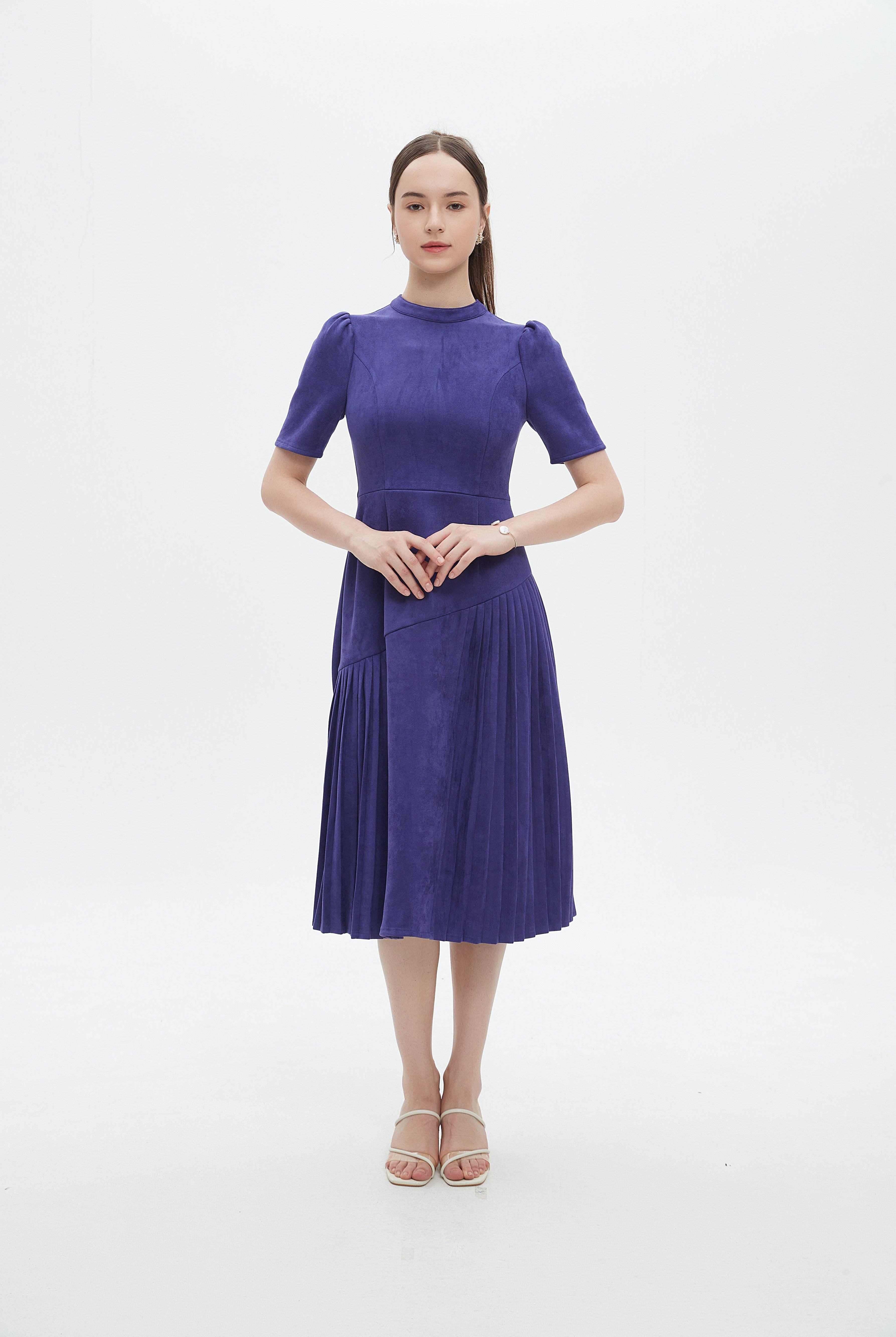 ميكا فستان ميدي بأكمام قصيرة سادة بليسية مكشكش من الاسفل