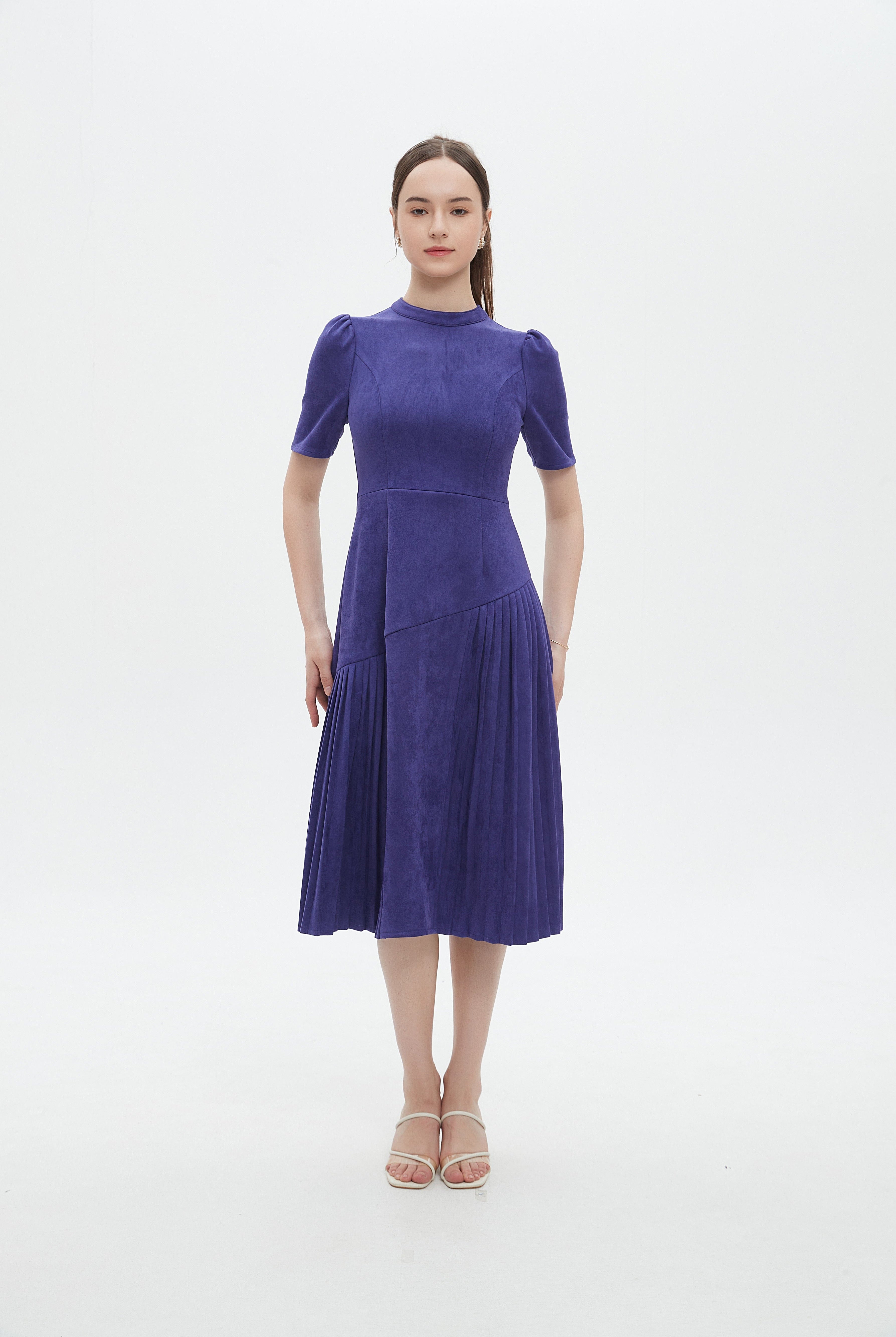 ميكا فستان ميدي بأكمام قصيرة سادة بليسية مكشكش من الاسفل