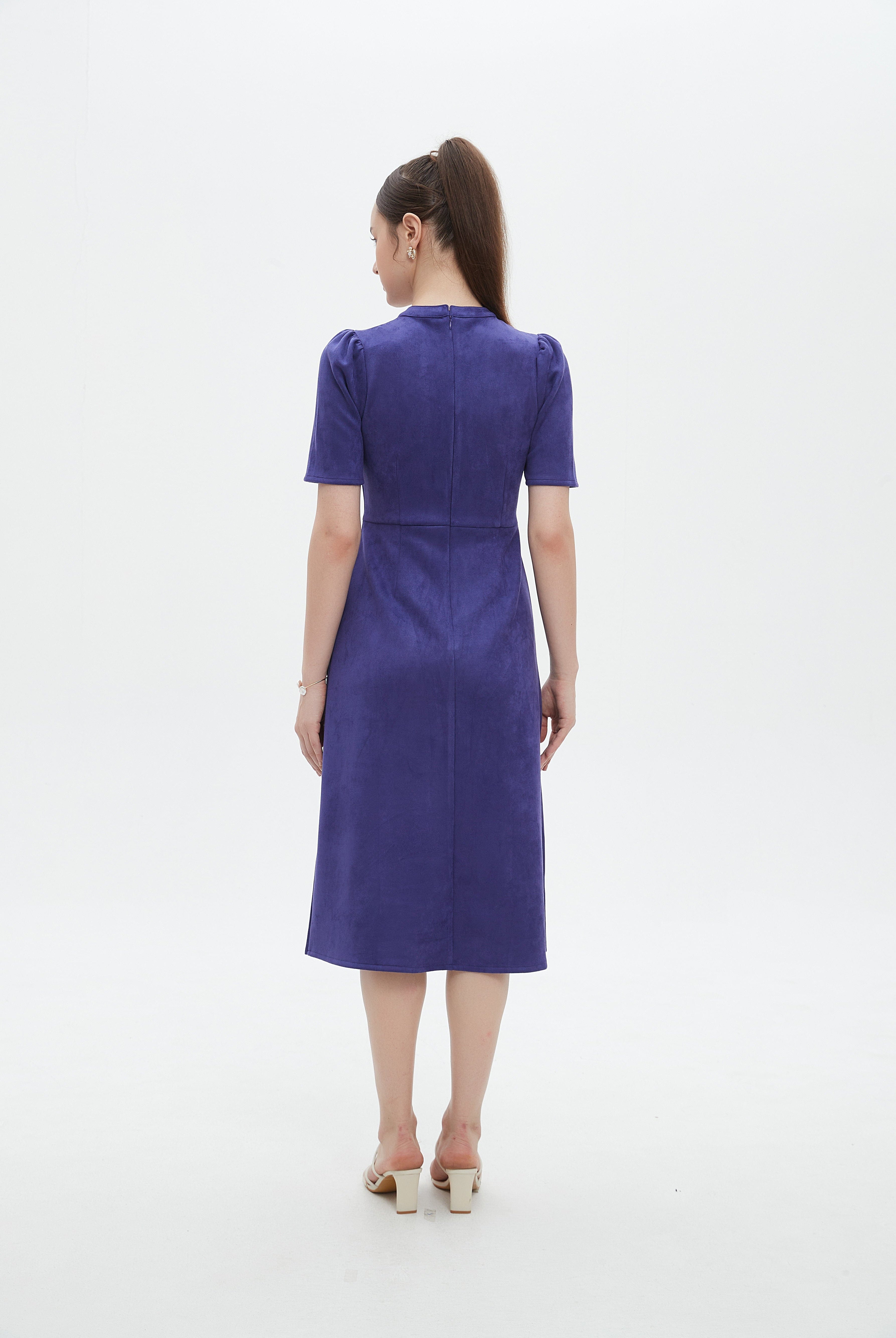 ميكا فستان ميدي بأكمام قصيرة سادة بليسية مكشكش من الاسفل