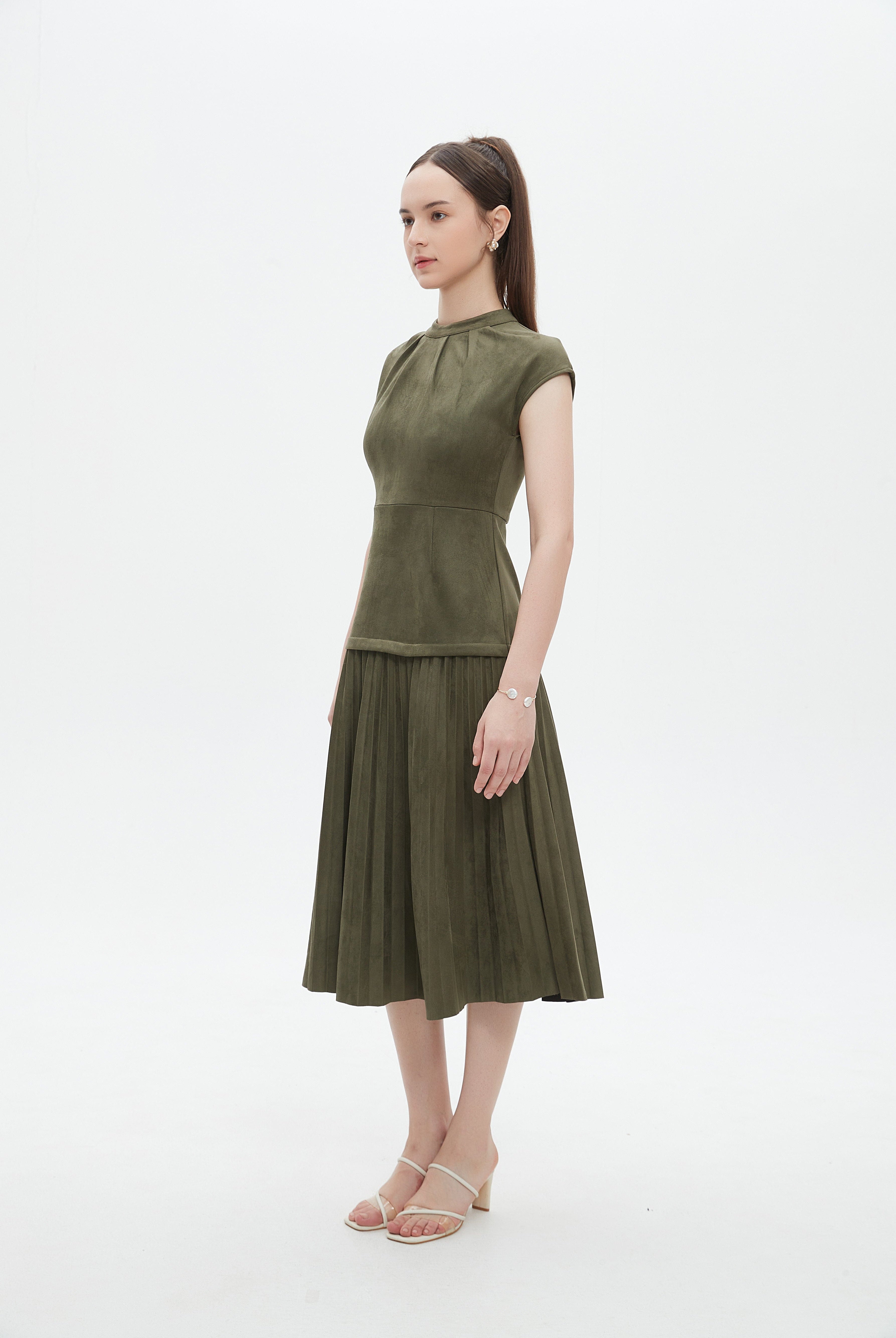 ميكا فستان ميدي بأكمام قصيرة سادة بليسية