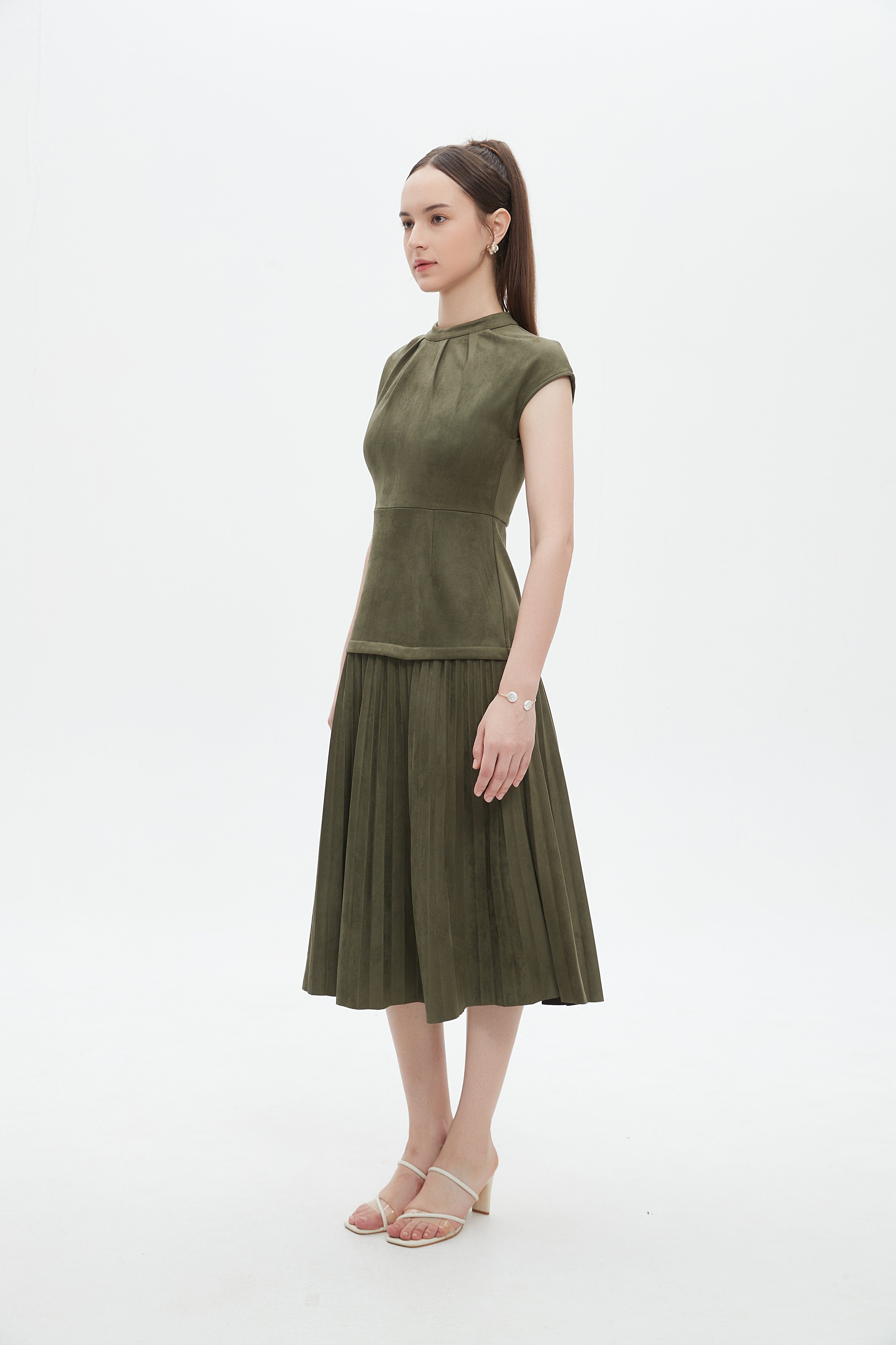 ميكا فستان ميدي بأكمام قصيرة سادة بليسية