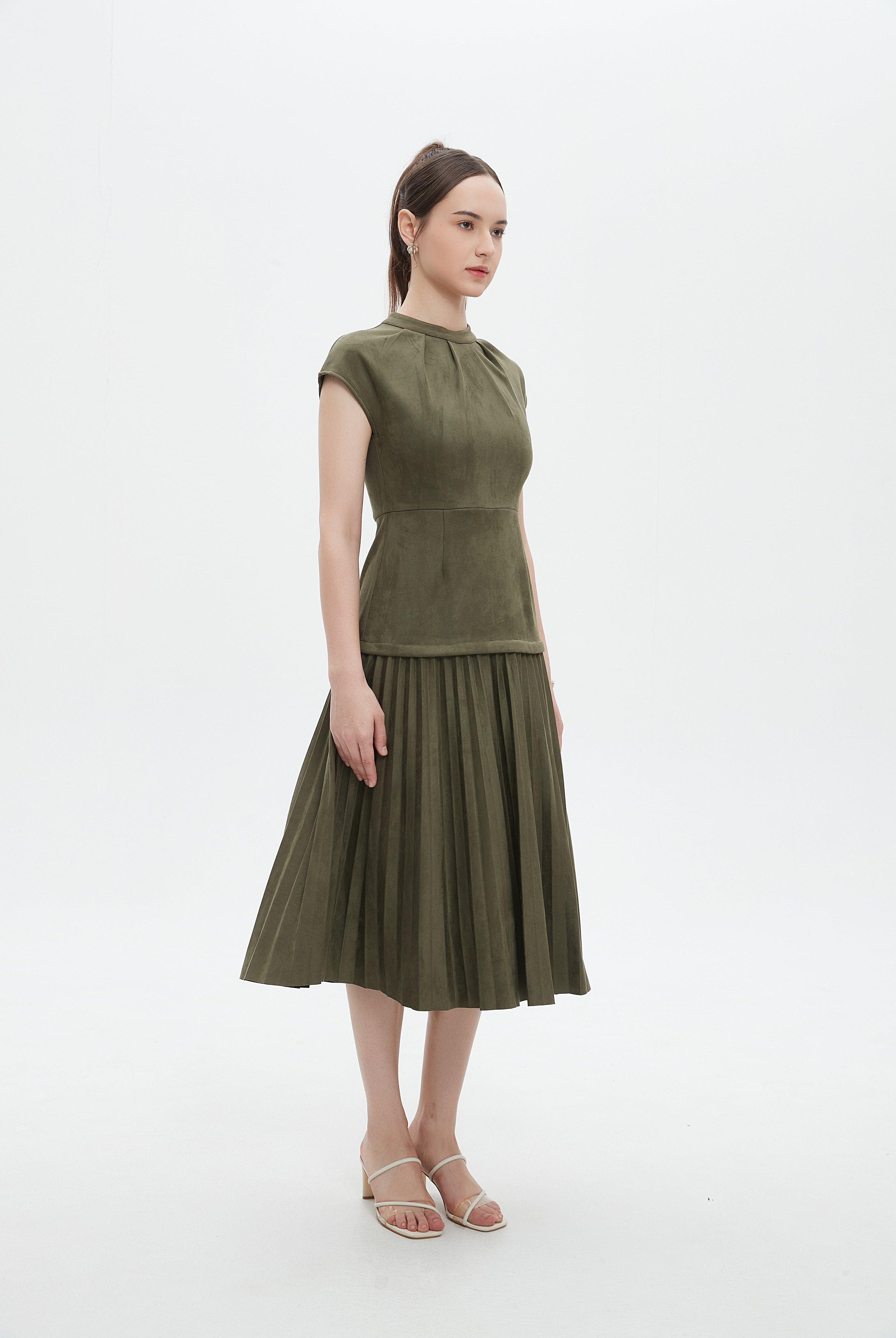 ميكا فستان ميدي بأكمام قصيرة سادة بليسية