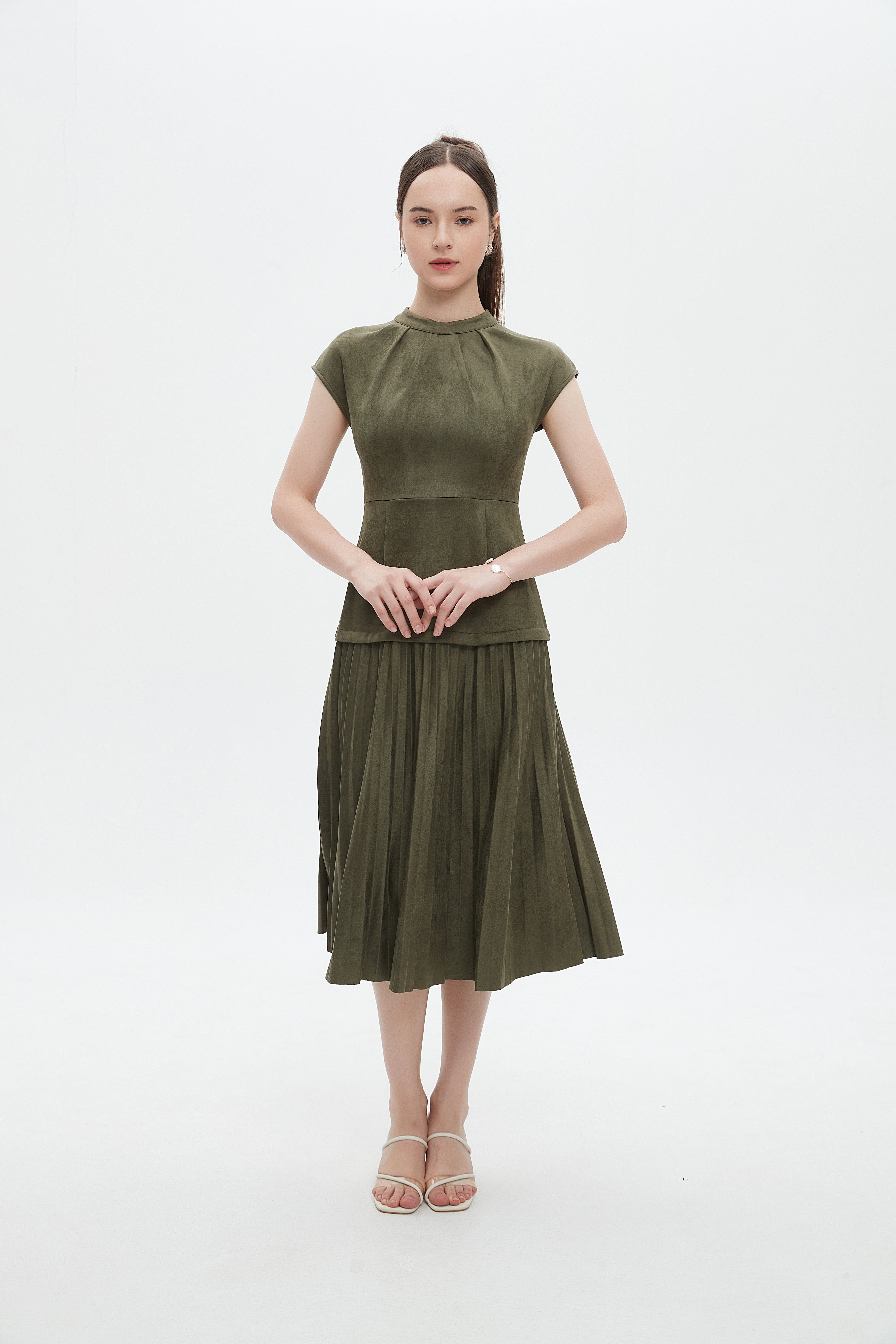 ميكا فستان ميدي بأكمام قصيرة سادة بليسية