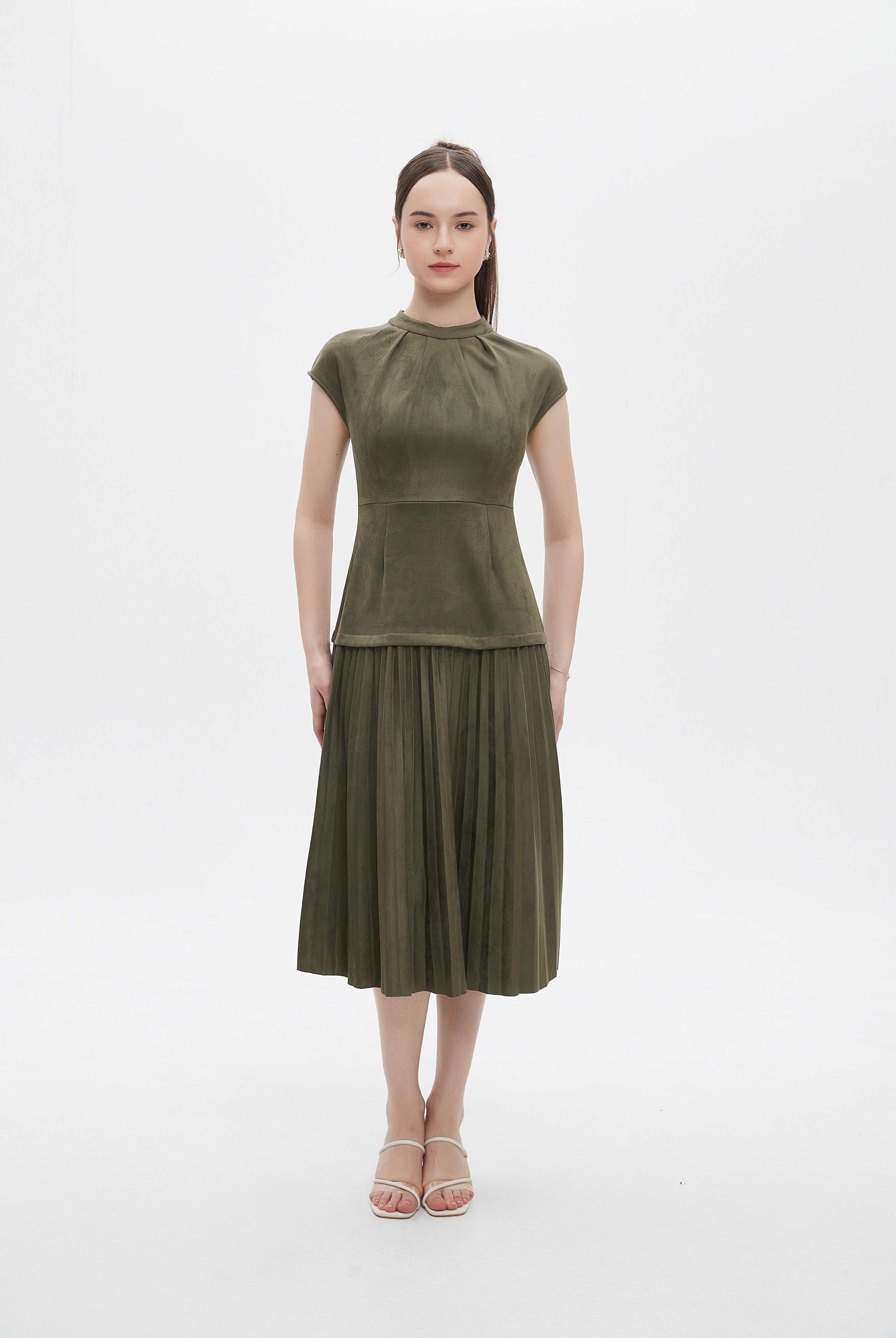 ميكا فستان ميدي بأكمام قصيرة سادة بليسية