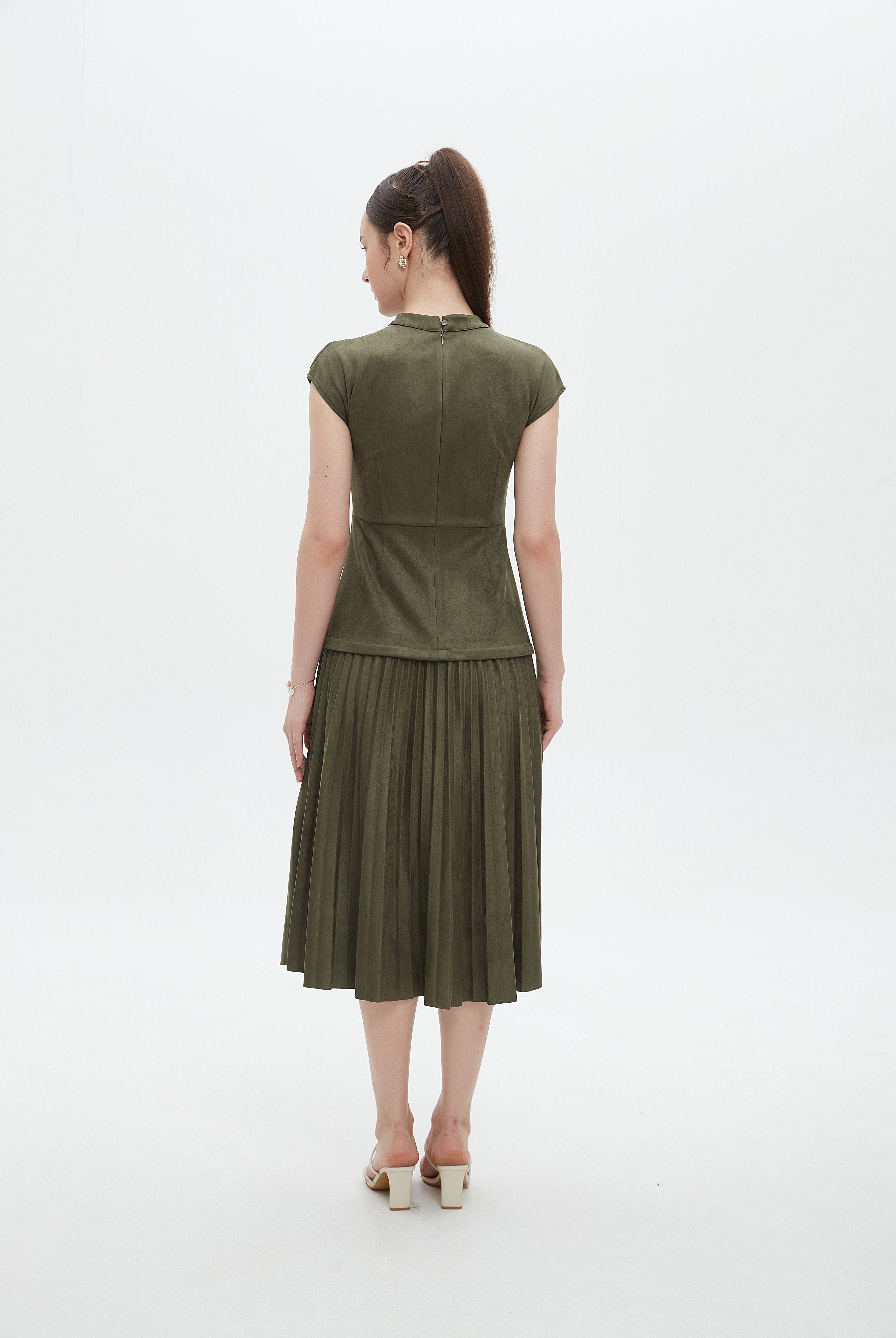 ميكا فستان ميدي بأكمام قصيرة سادة بليسية