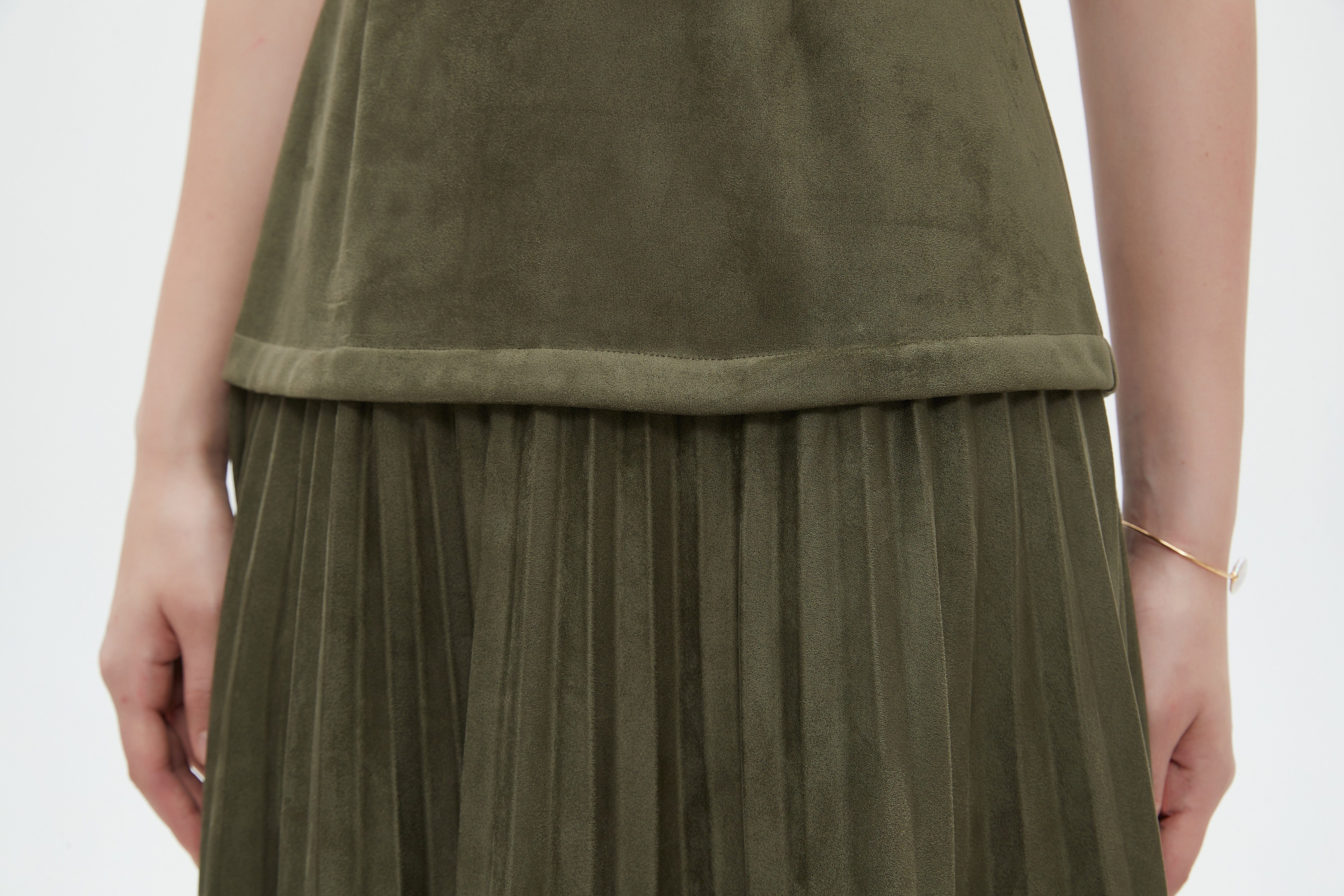 ميكا فستان ميدي بأكمام قصيرة سادة بليسية