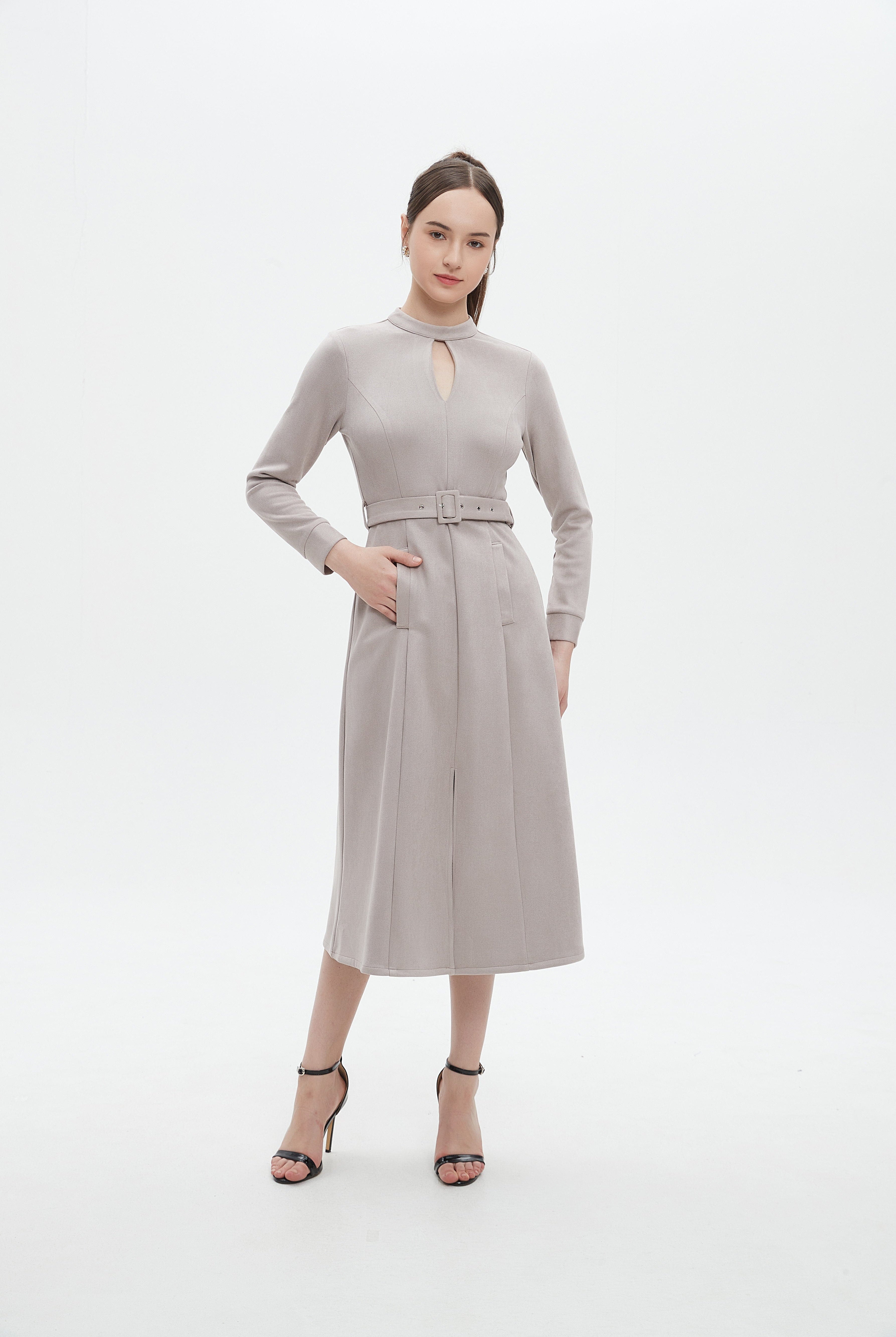 ميكا فستان نسائي ميدي برقبة دائرية وحزام على الحصر بكم طويل سادة