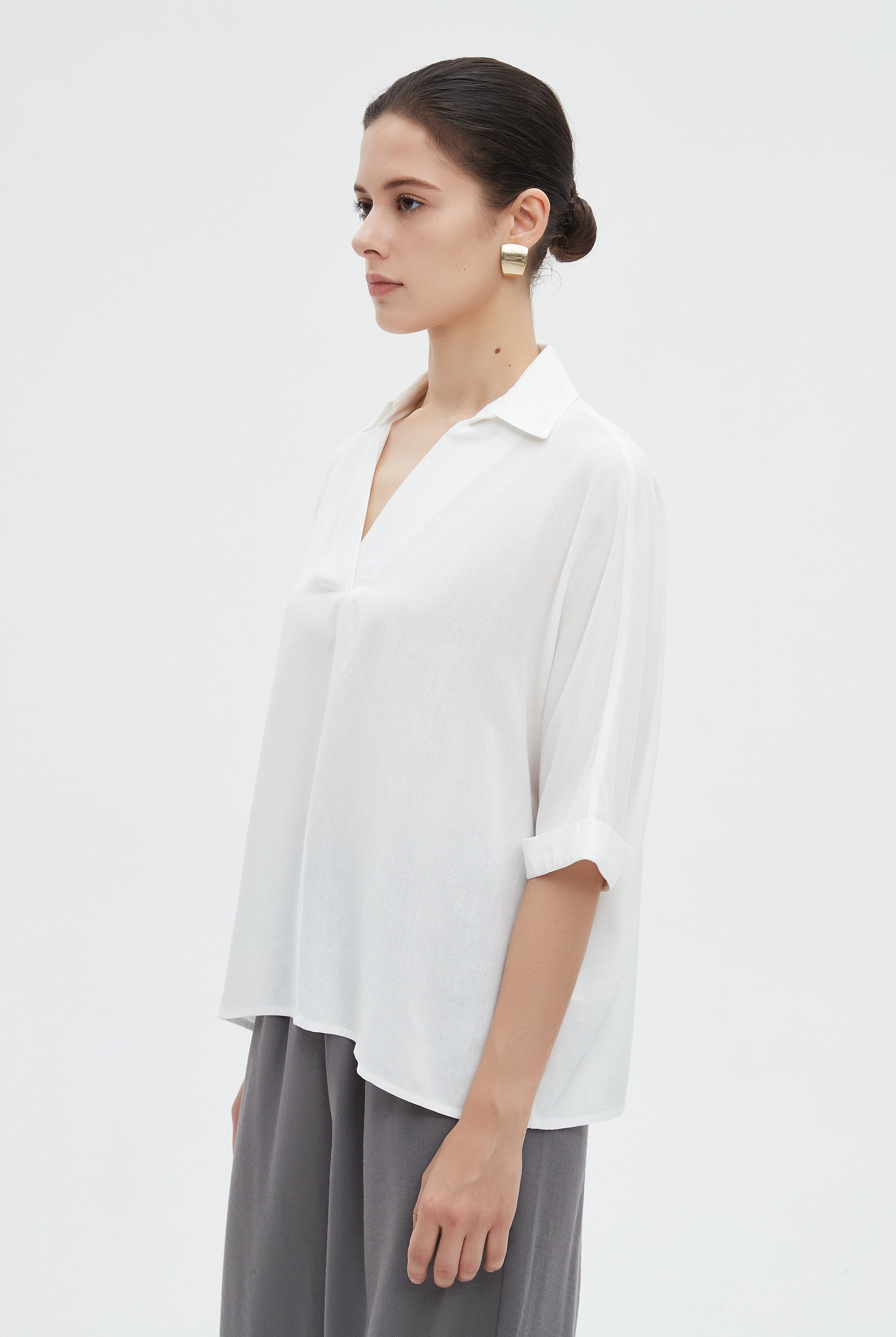 ميكا بلوزة مسائية نص كم ساده بفتحة رقبة