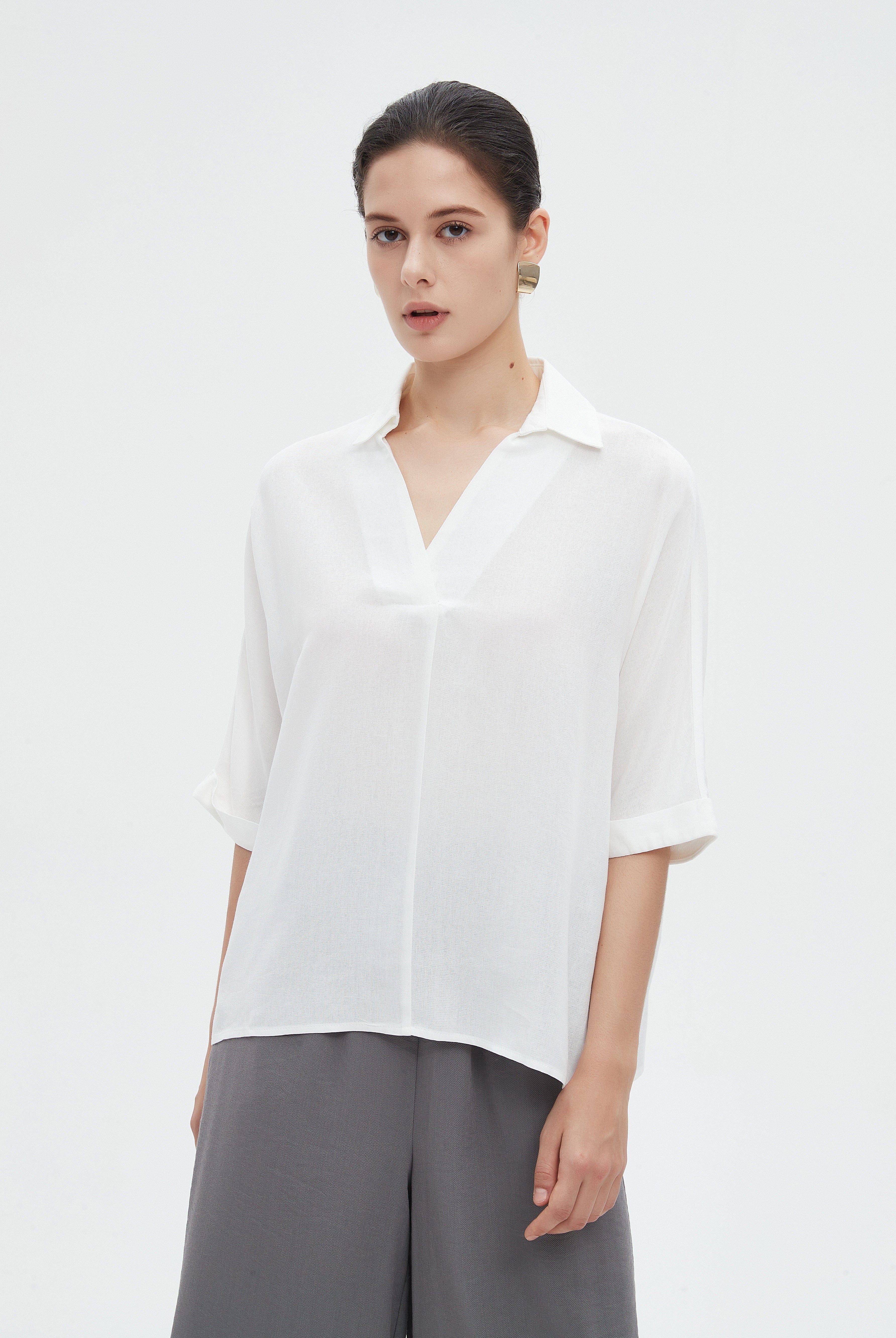 ميكا بلوزة مسائية نص كم ساده بفتحة رقبة