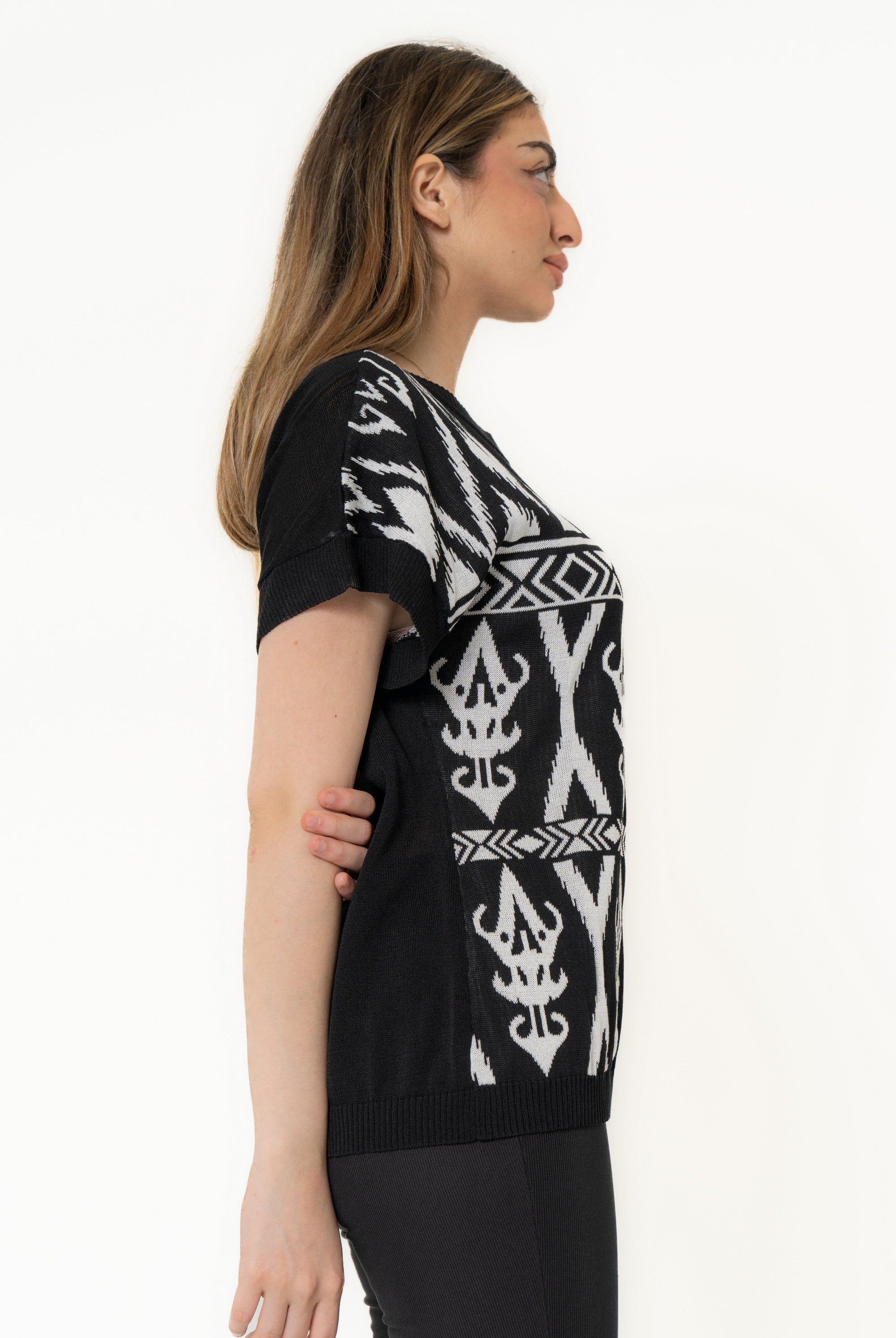 يولا بلوزة نسائي قصيرة نص كم منقوشه