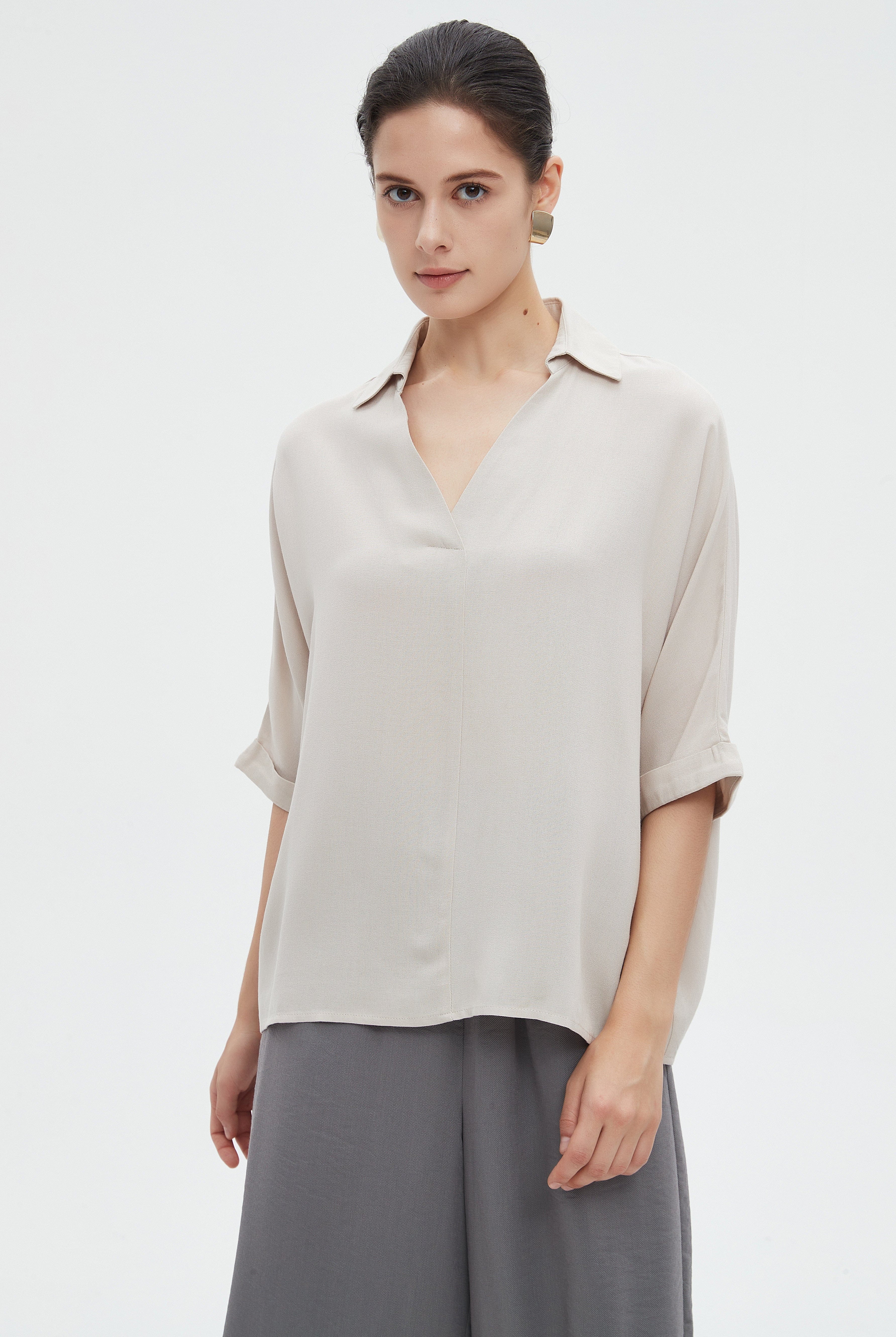 ميكا بلوزة مسائية نص كم ساده بفتحة رقبة